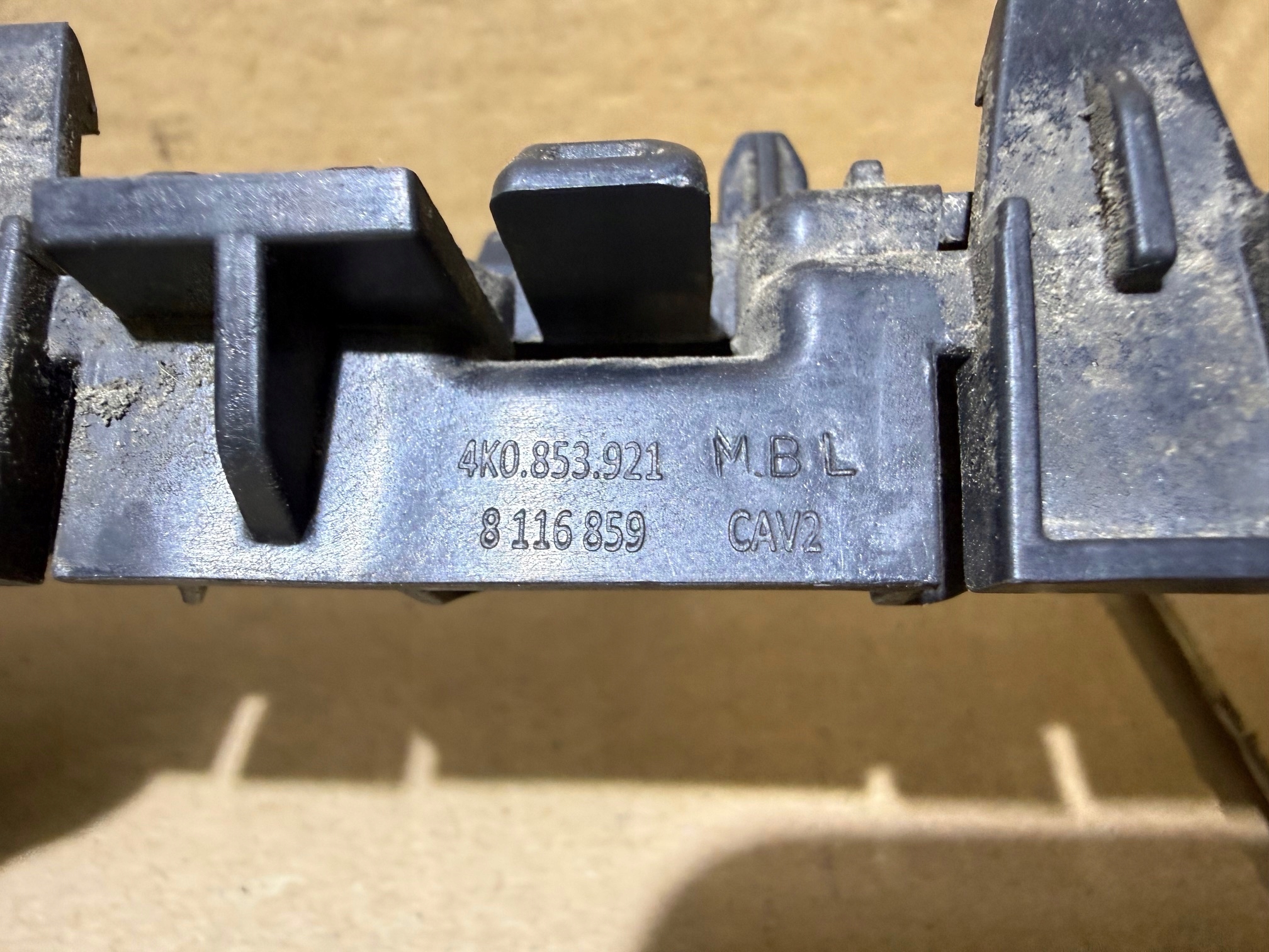 AUDI A6 C8 support holder left mouldings PROGOWEJ of the threshold 4K0853921