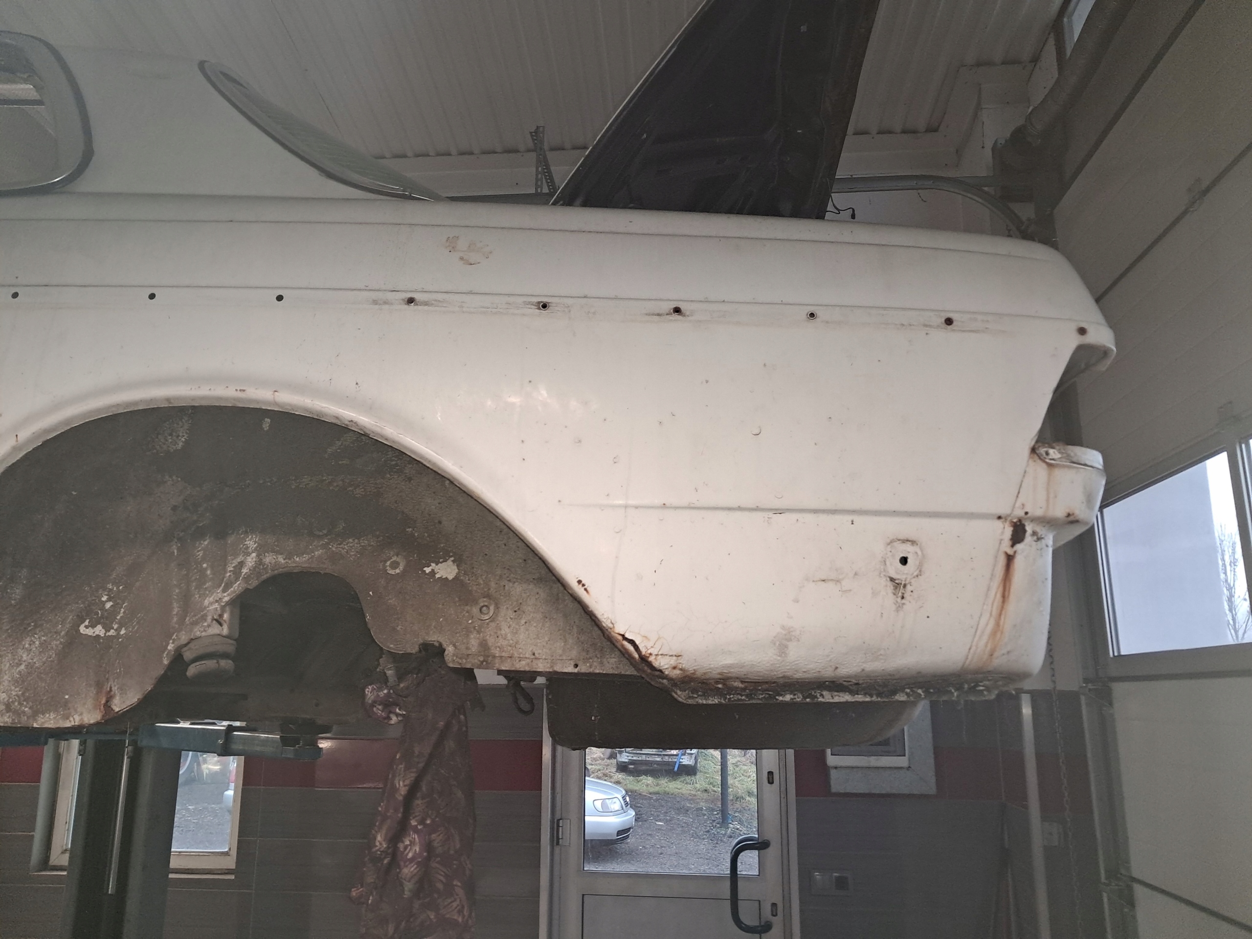 fender rear left MERCEDES W123 COUPE 1236300421