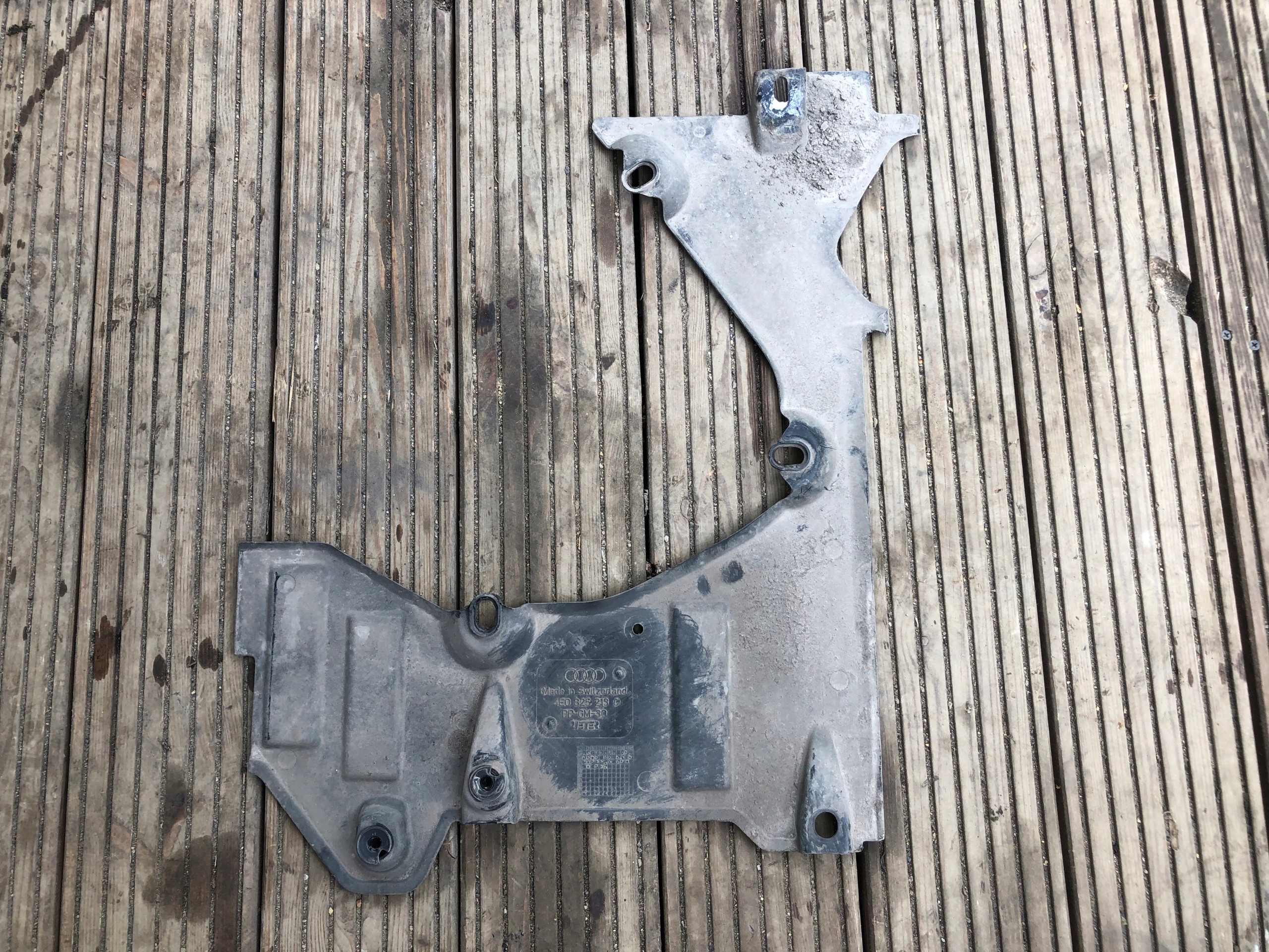 AUDI A8 D3 Blende Abdeckung abdeckung Unterfahrschutz links 4E0825213C