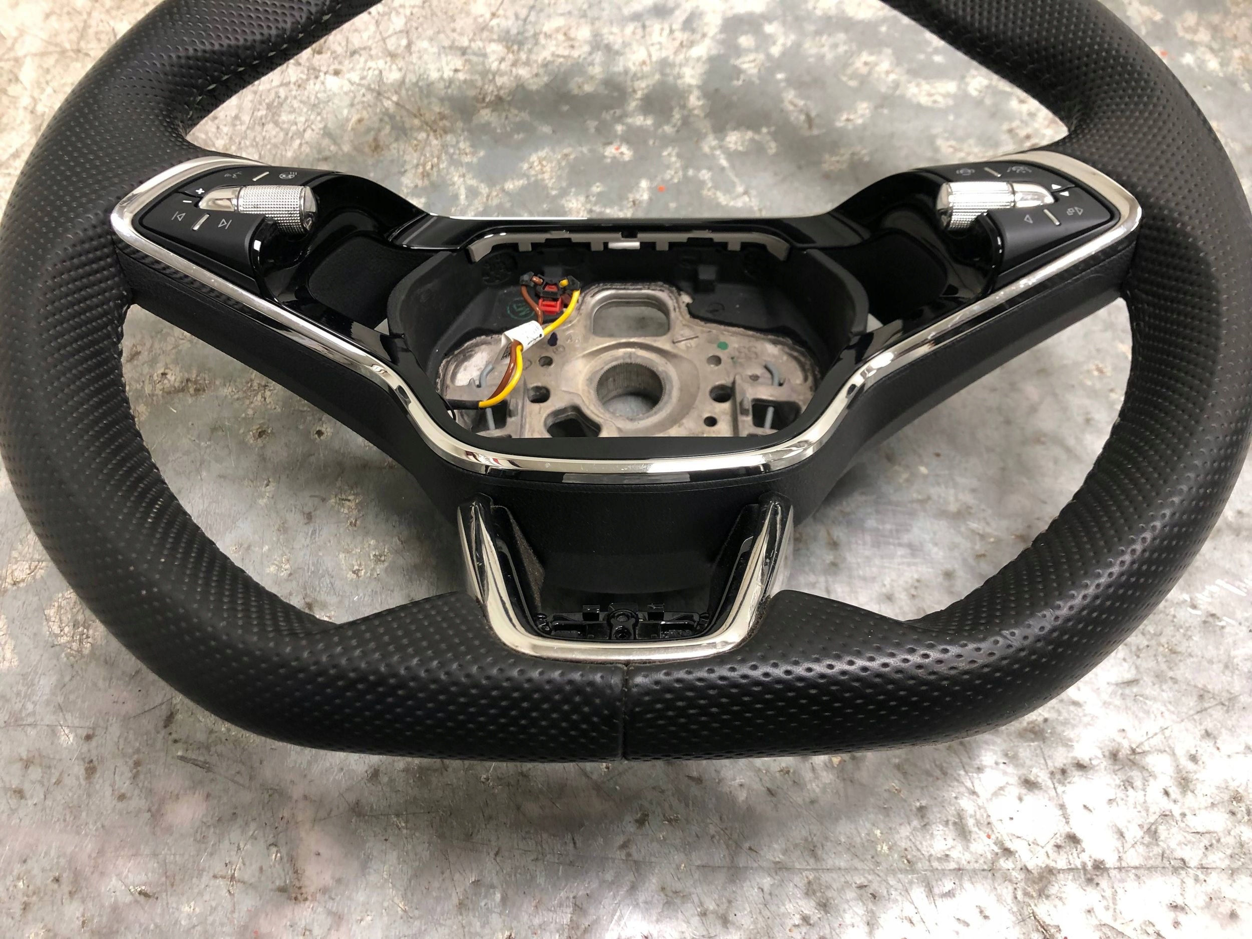 lenkrad Leder MULTIFUNKCJA GRZANA SKODA OCTAVIA IV SUPERB VRS 5E3959542E