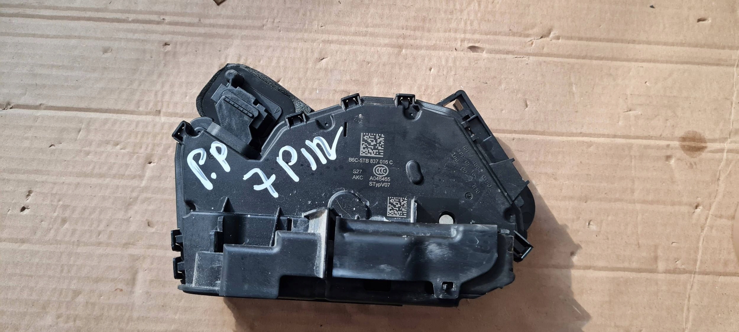 Q3 83A lock door right front front 5TB837016C VW AUDI