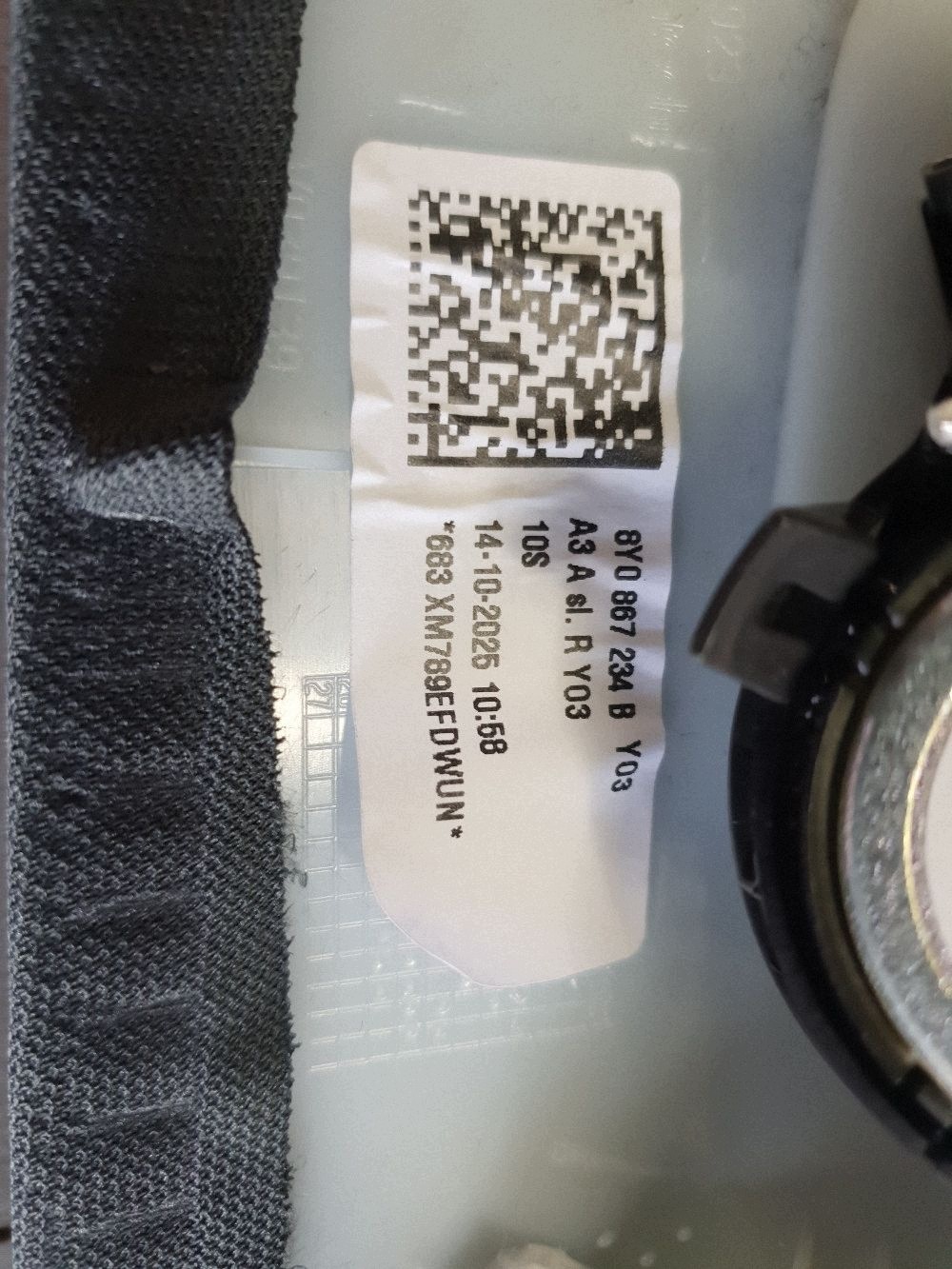 Audi A3 8Y Blende Abdeckung slupka A rechts 8Y0867234B