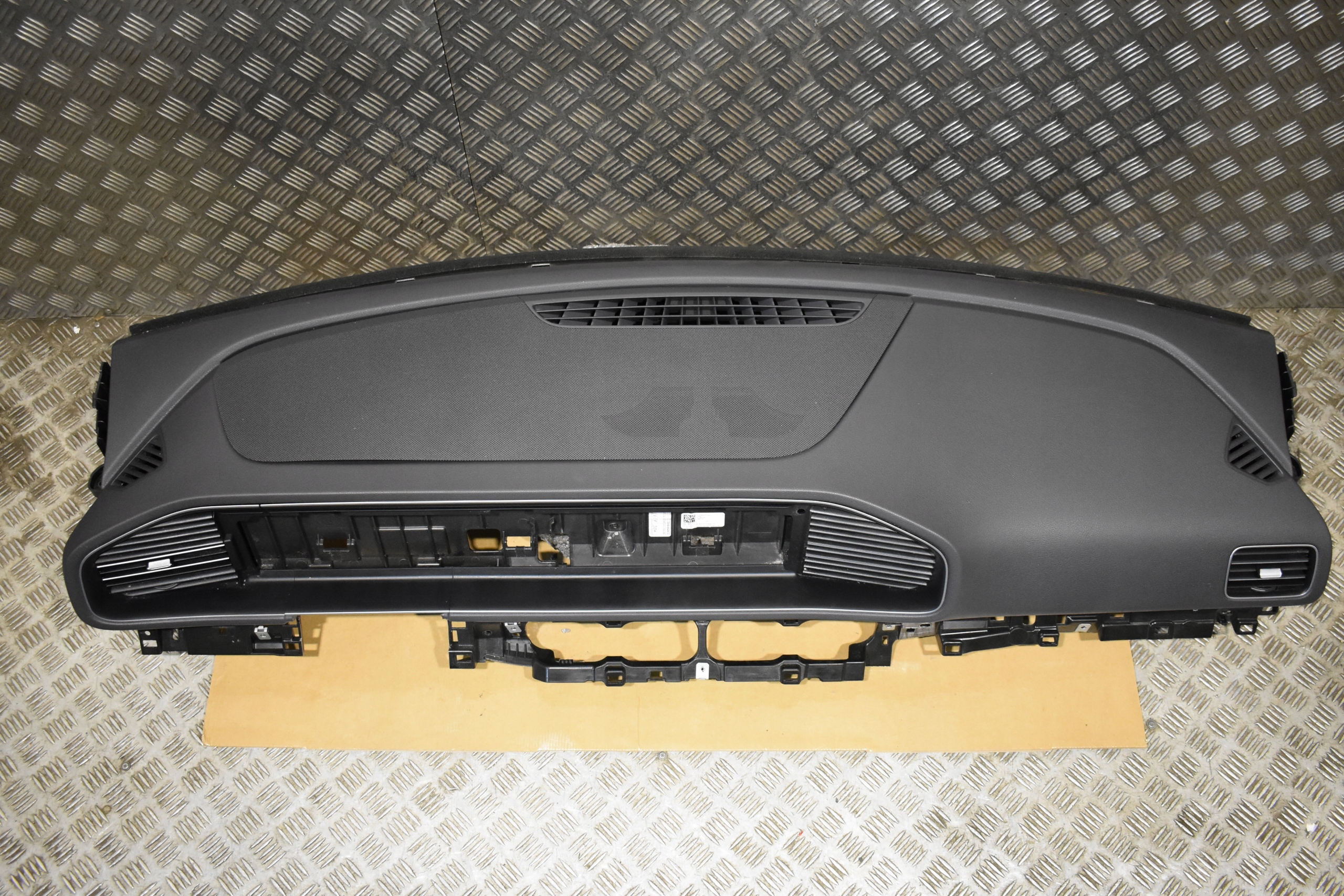 IDEALNA console MERCEDES W167 X167 MAGMA GRAU 1