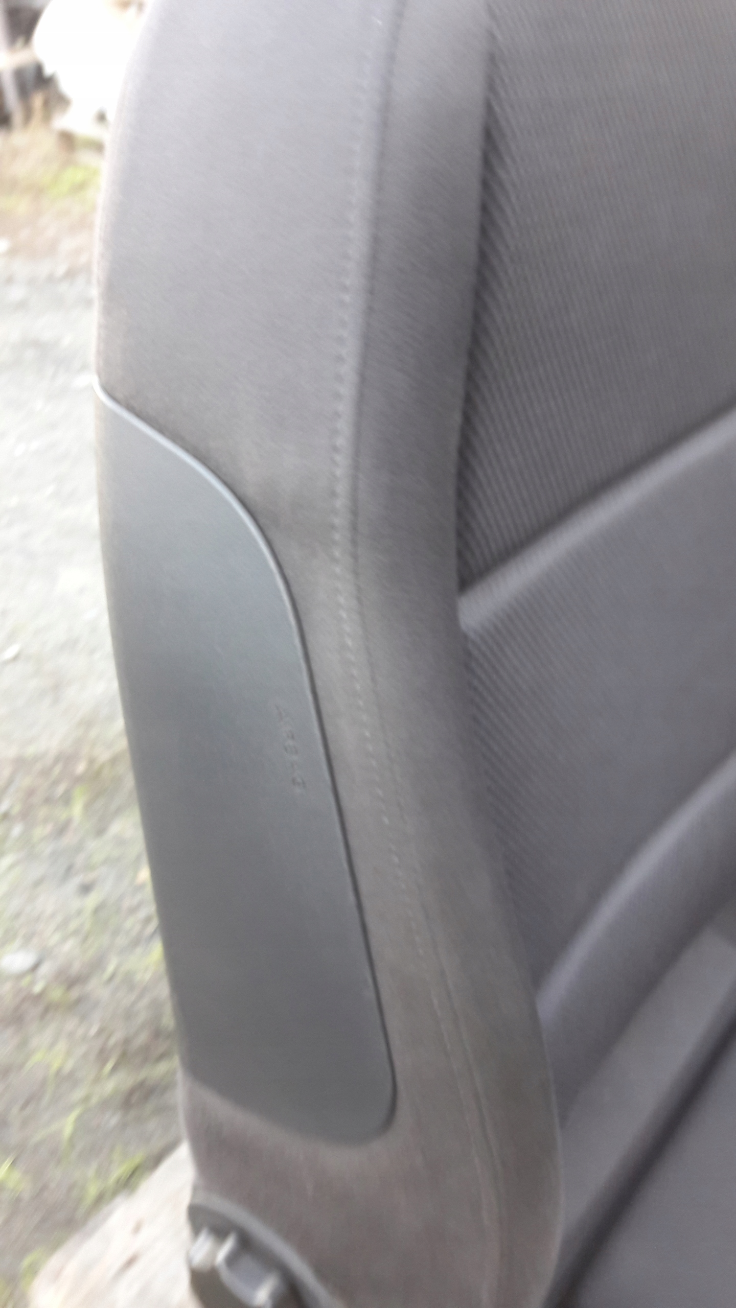 AUDI A4 B6 FOLTEL WELUR links oder rechts vorne