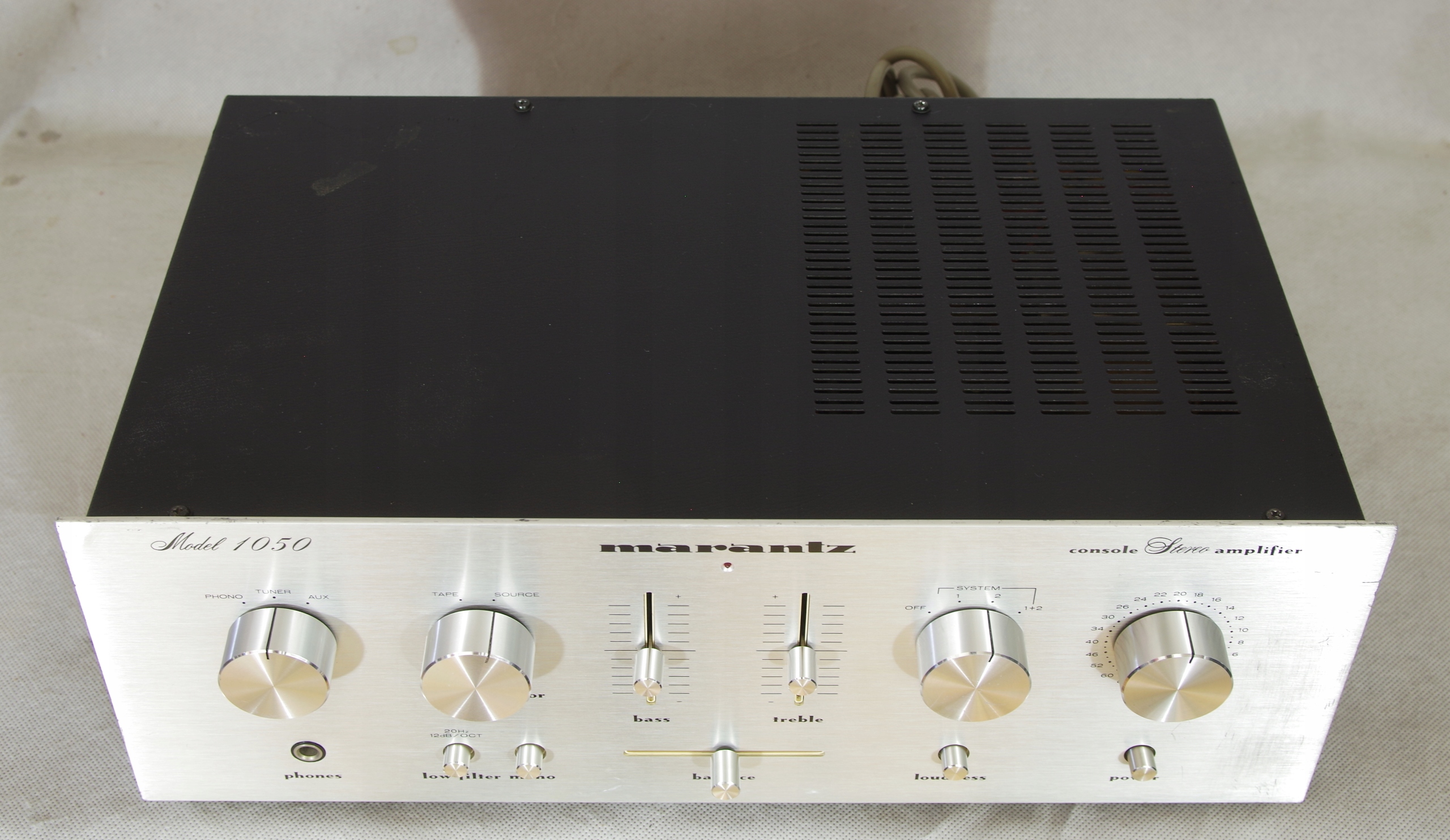 Marantz Model 1050, dobry wzmacniacz vintage Liczba kanałów 2
