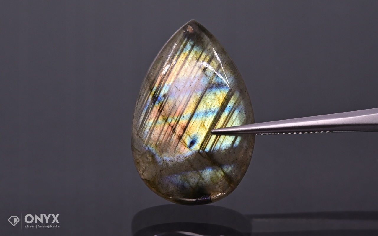 Labradorit kabošon slza 29x19,5 mm