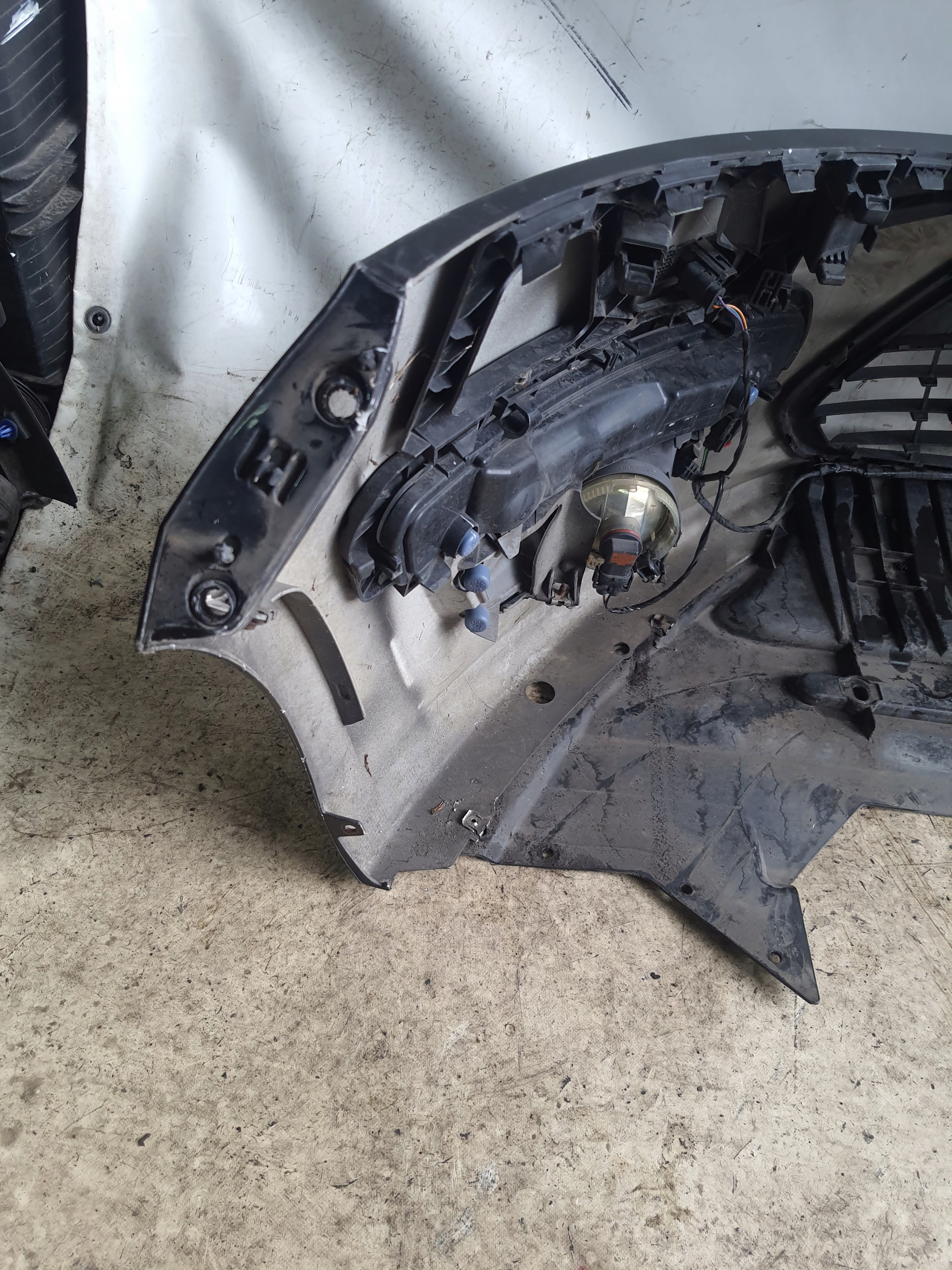 FORD MONDEO MK4 LIFT 10-14 bumper PDC + LED