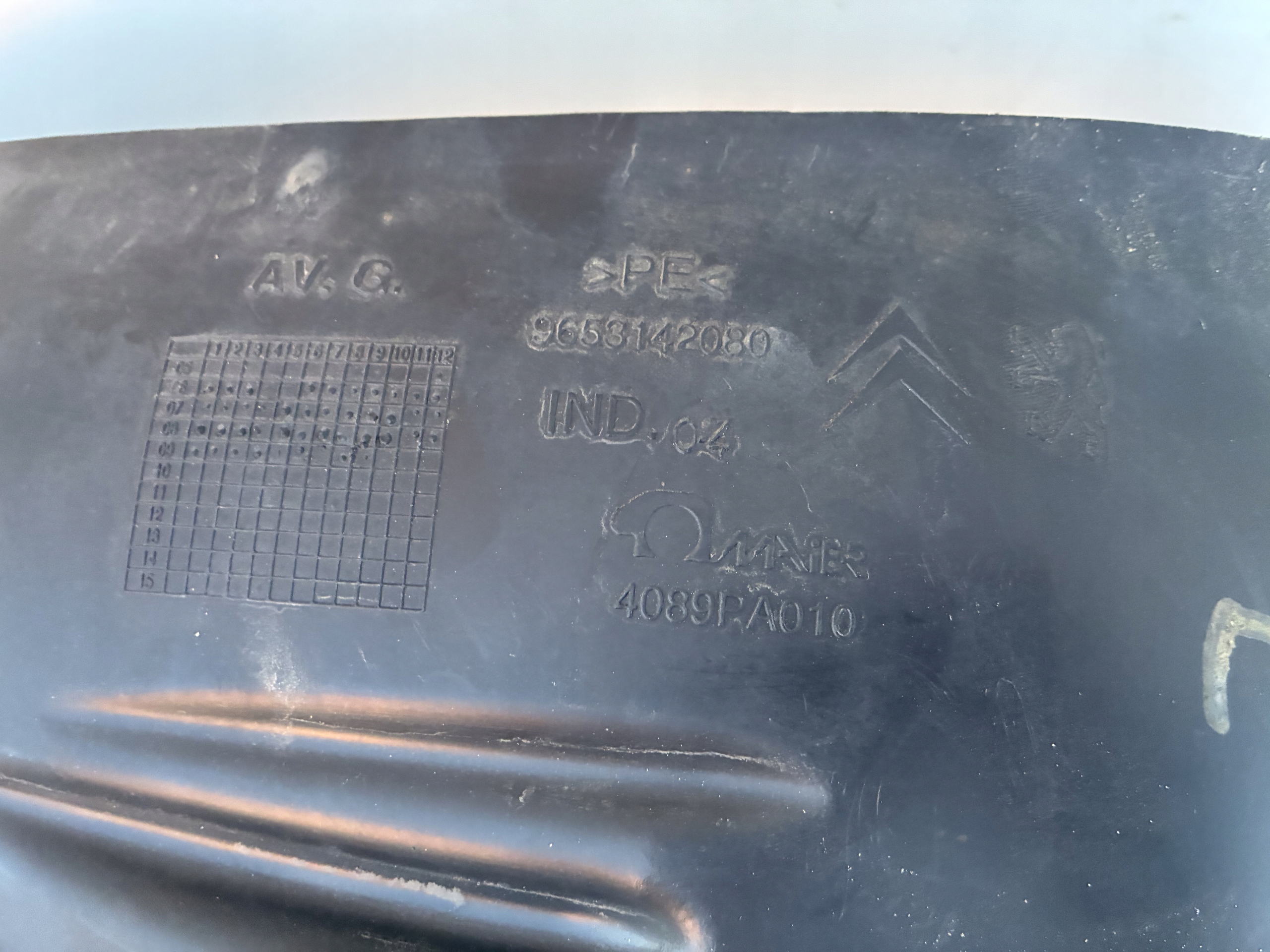 mudguard left front front Citroen C4 Picasso 06-13r. ==OEM==