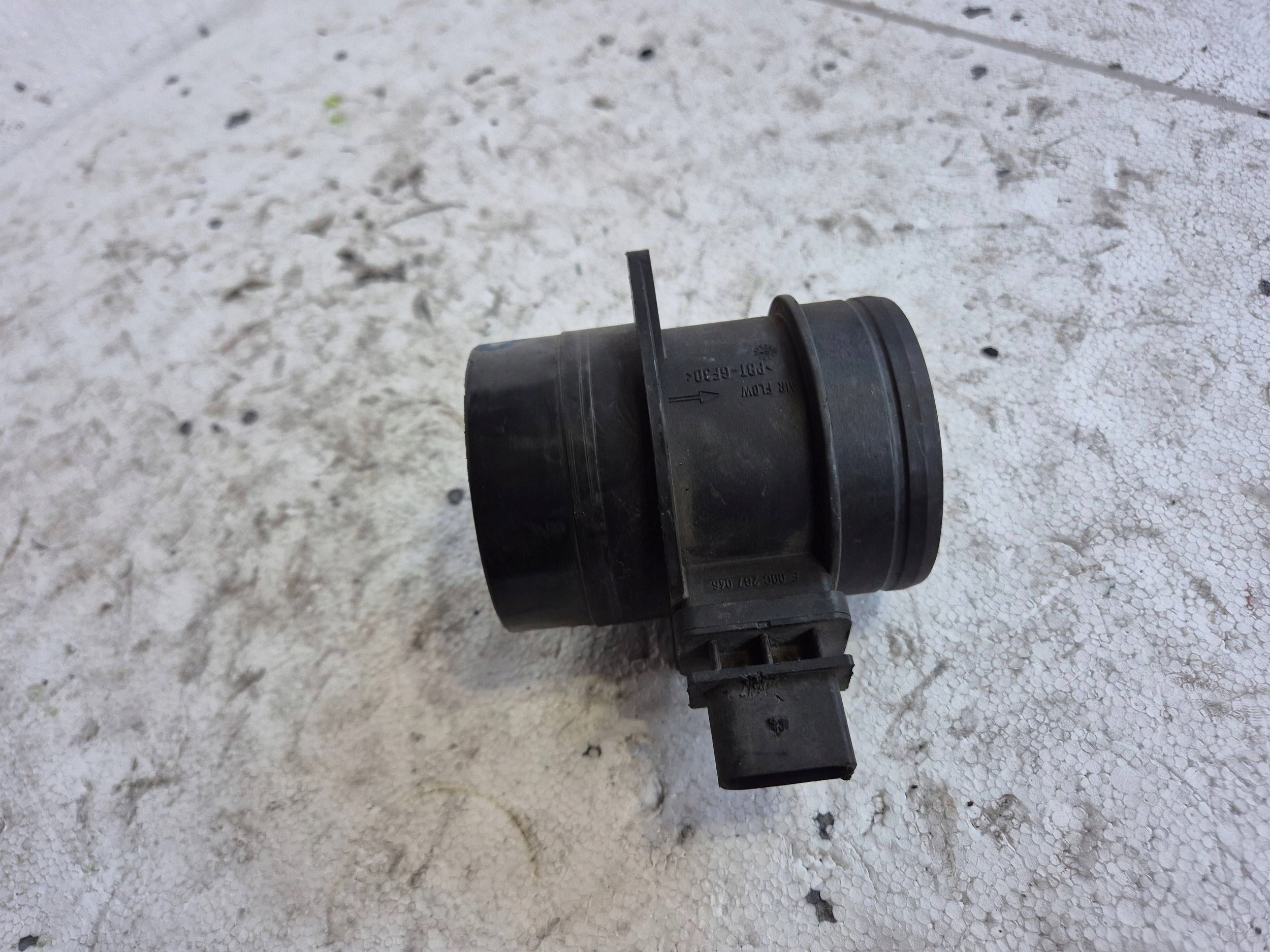 flow meter 0281002735 / 03G906461 Vw Passat B6