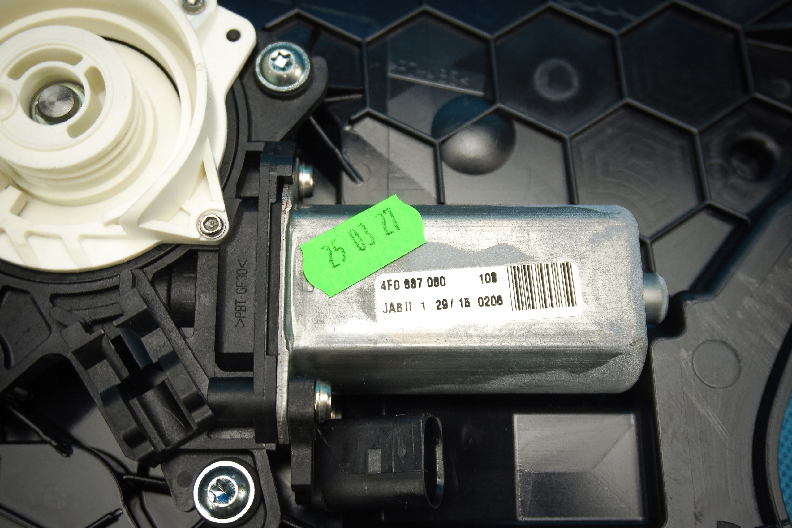 engine dociagu door Audi A6 A7 A8 S8 4H 4F0837060
