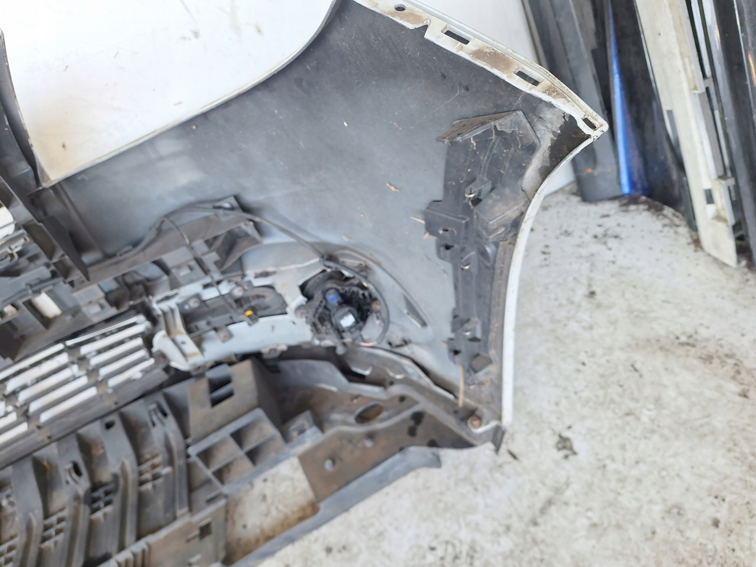 RENAULT SCENIC III LIFT 12-16 bumper + LED