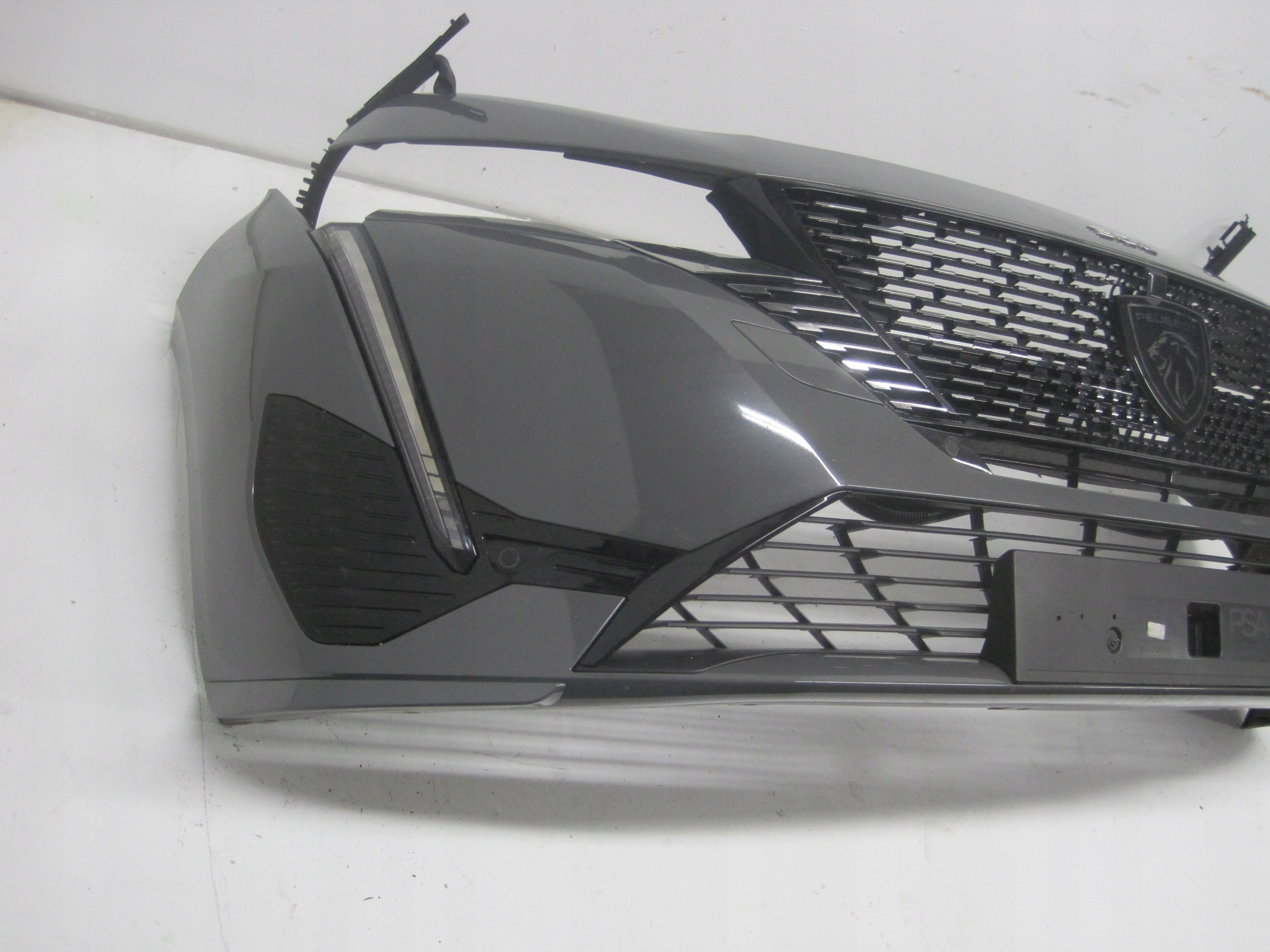 nárazník PEUGEOT 308 4 PDC 23R přední předek
