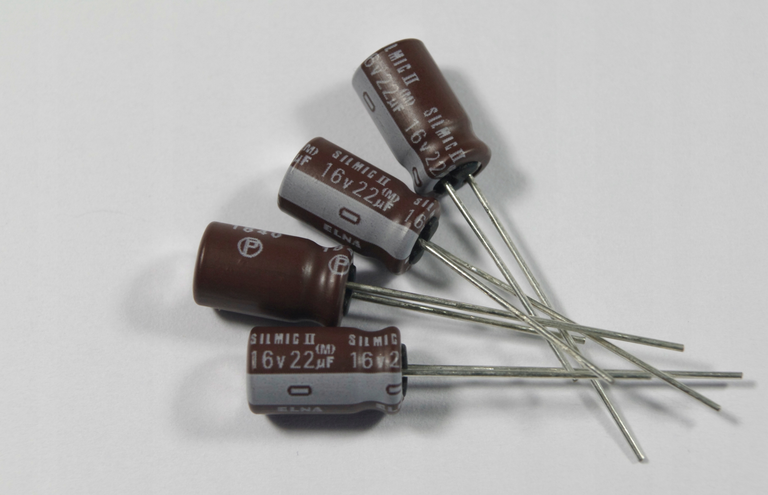 

Kondensator 22uF/16V Elna Silmic II Rfs x 10 szt