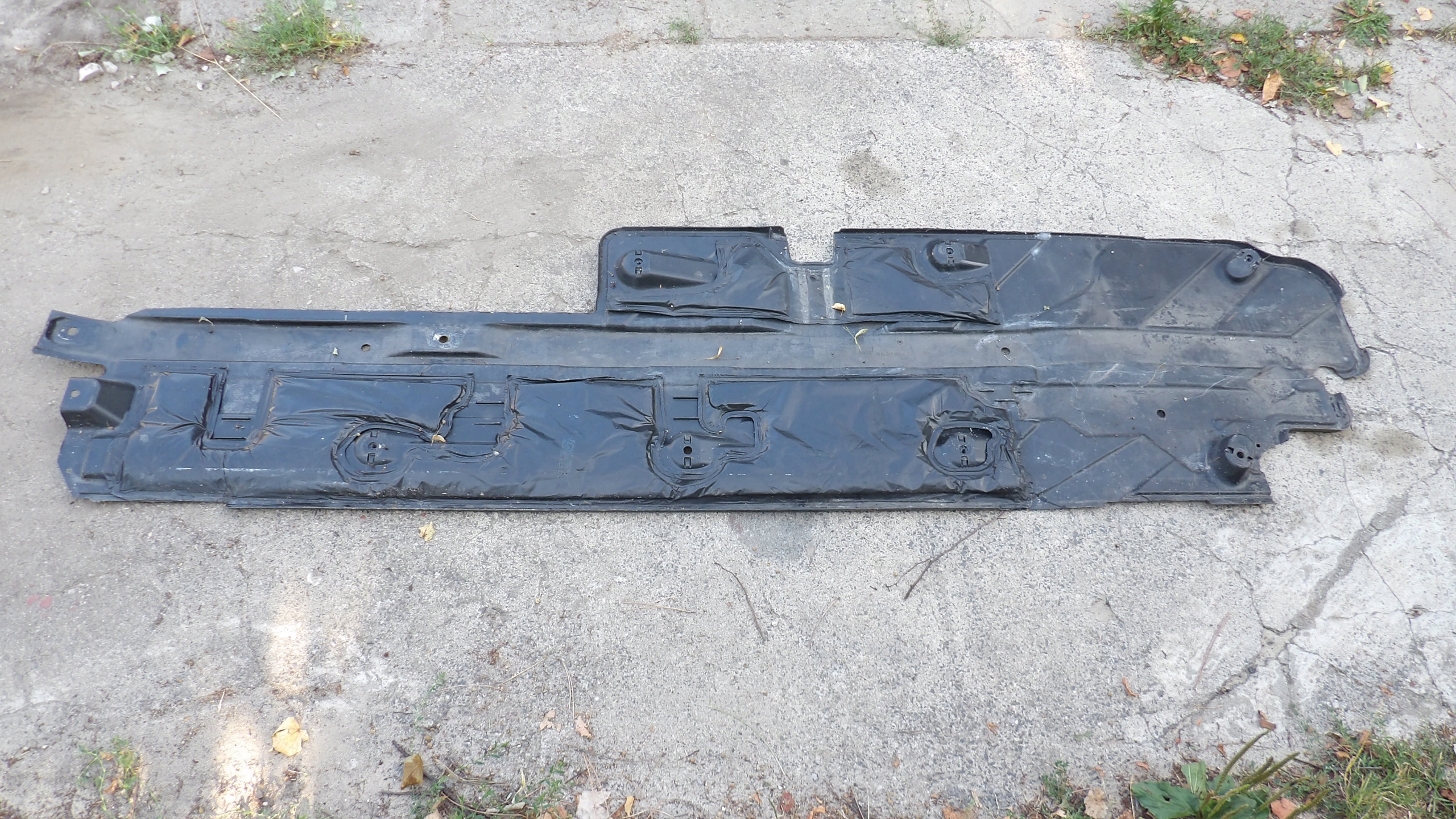 MERCEDES W204 GLK cover chassis left