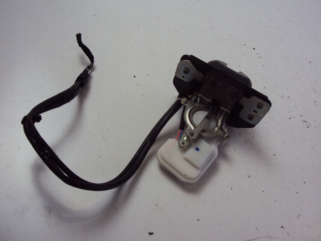 ZAMEK KLAPY TYŁ FORD KUGA MK2 2013-2019 Producent części Ford OE