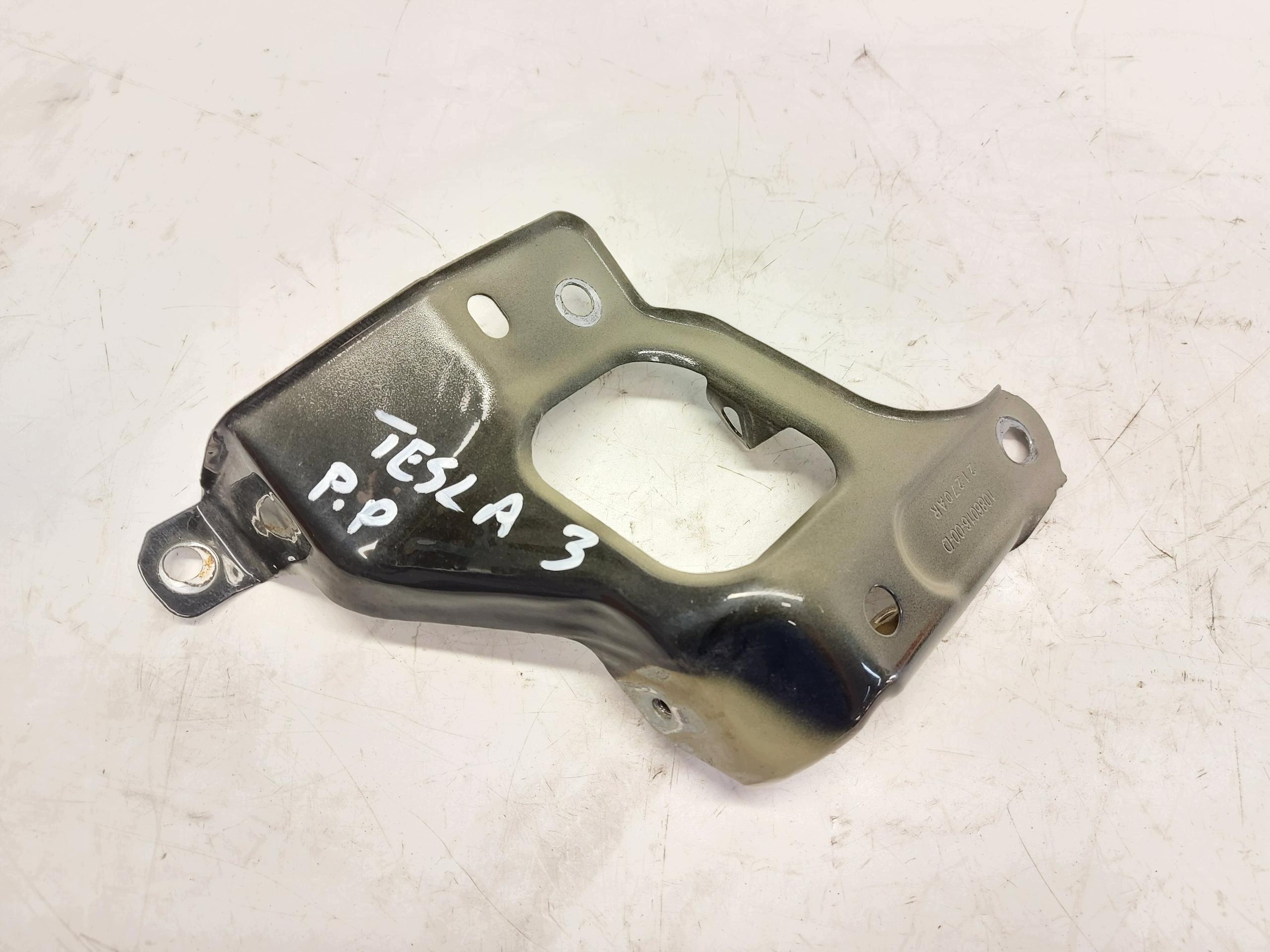 TESLA MODEL 3 2022r Console Aile Avant Droite 1086016-00-D