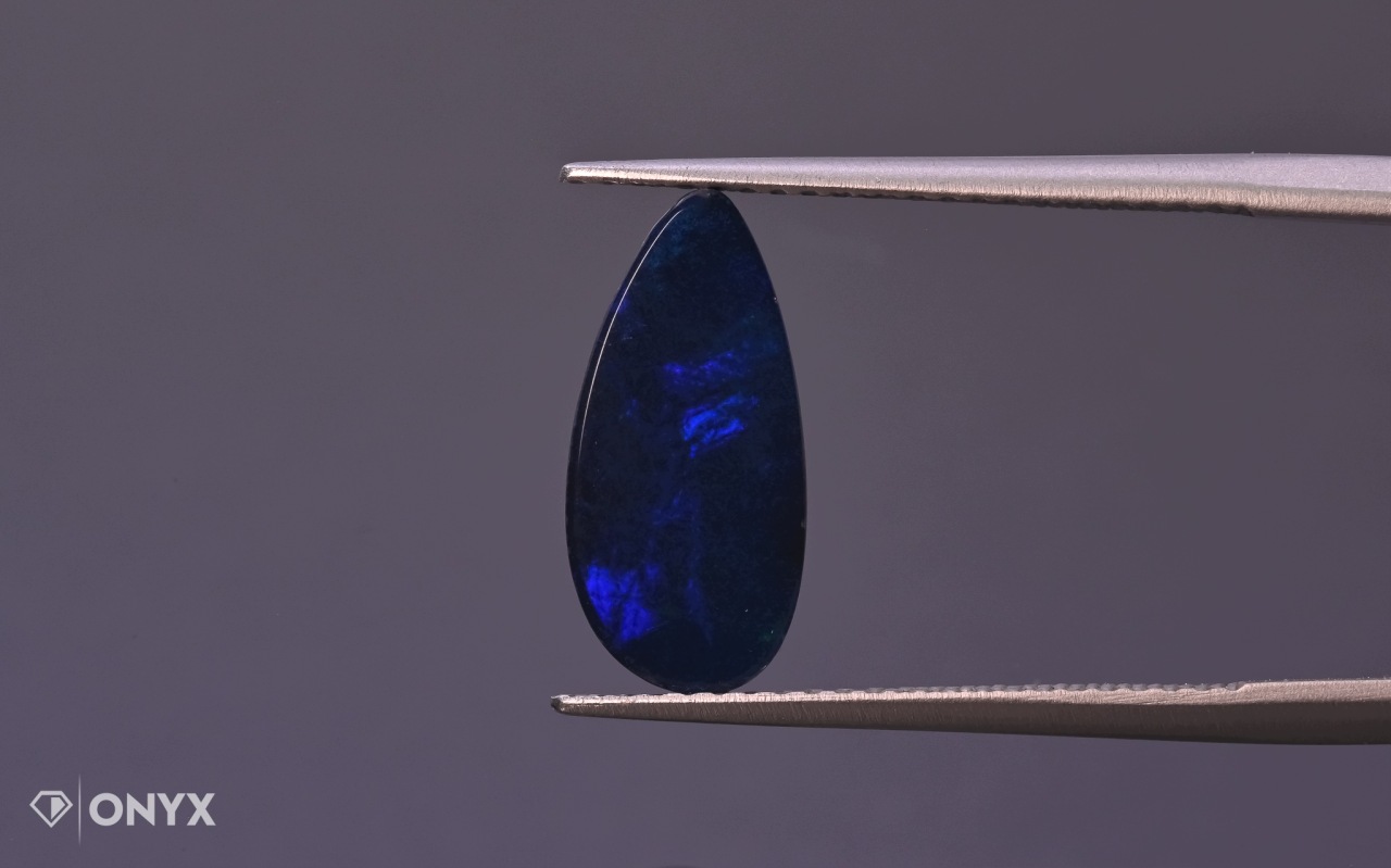Australský opál, konvexní deska, nepravidelný dublet 14x6,5 mm