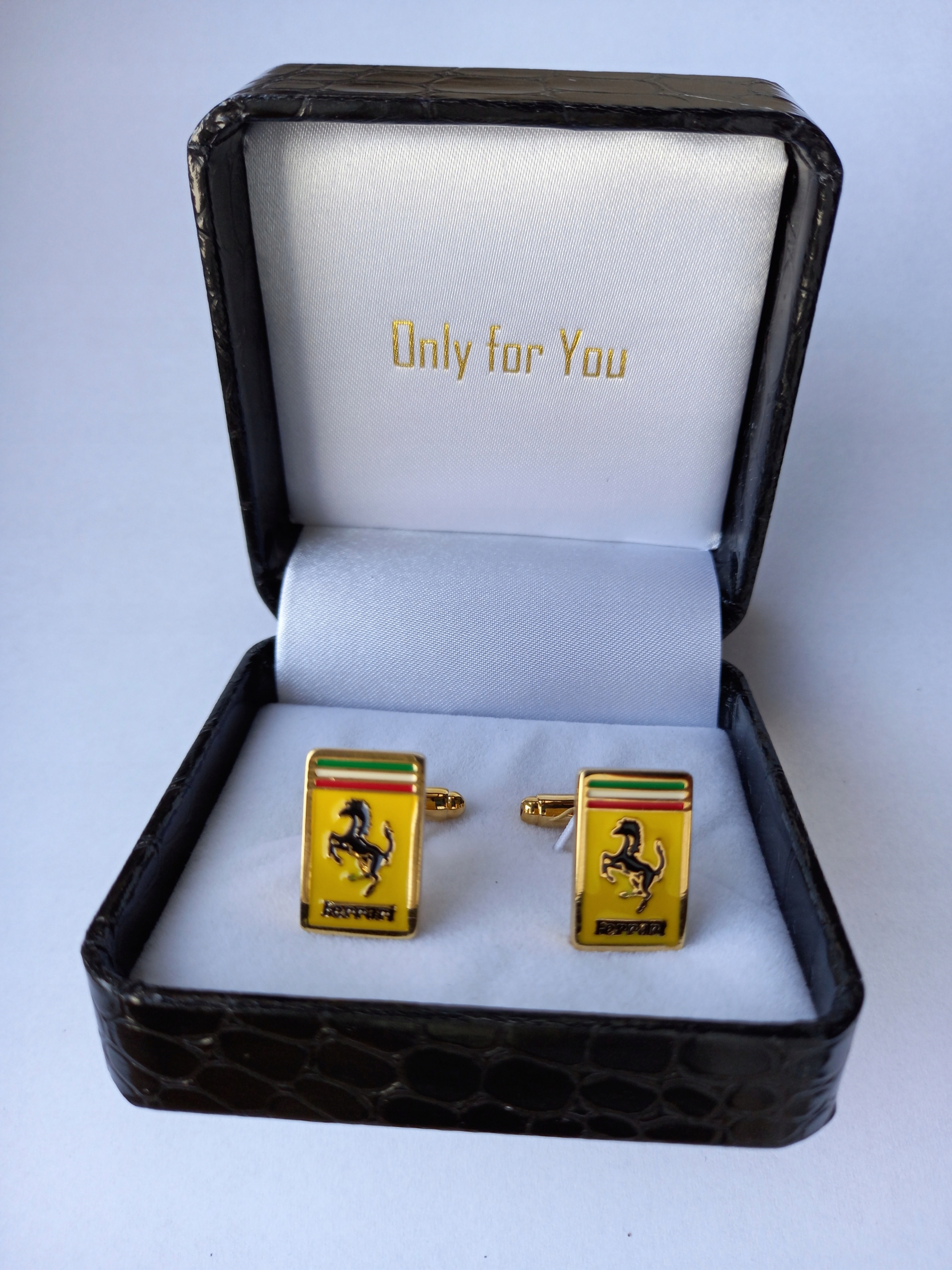 Luxusní manžetové knoflíčky Ferrari obdélníkové