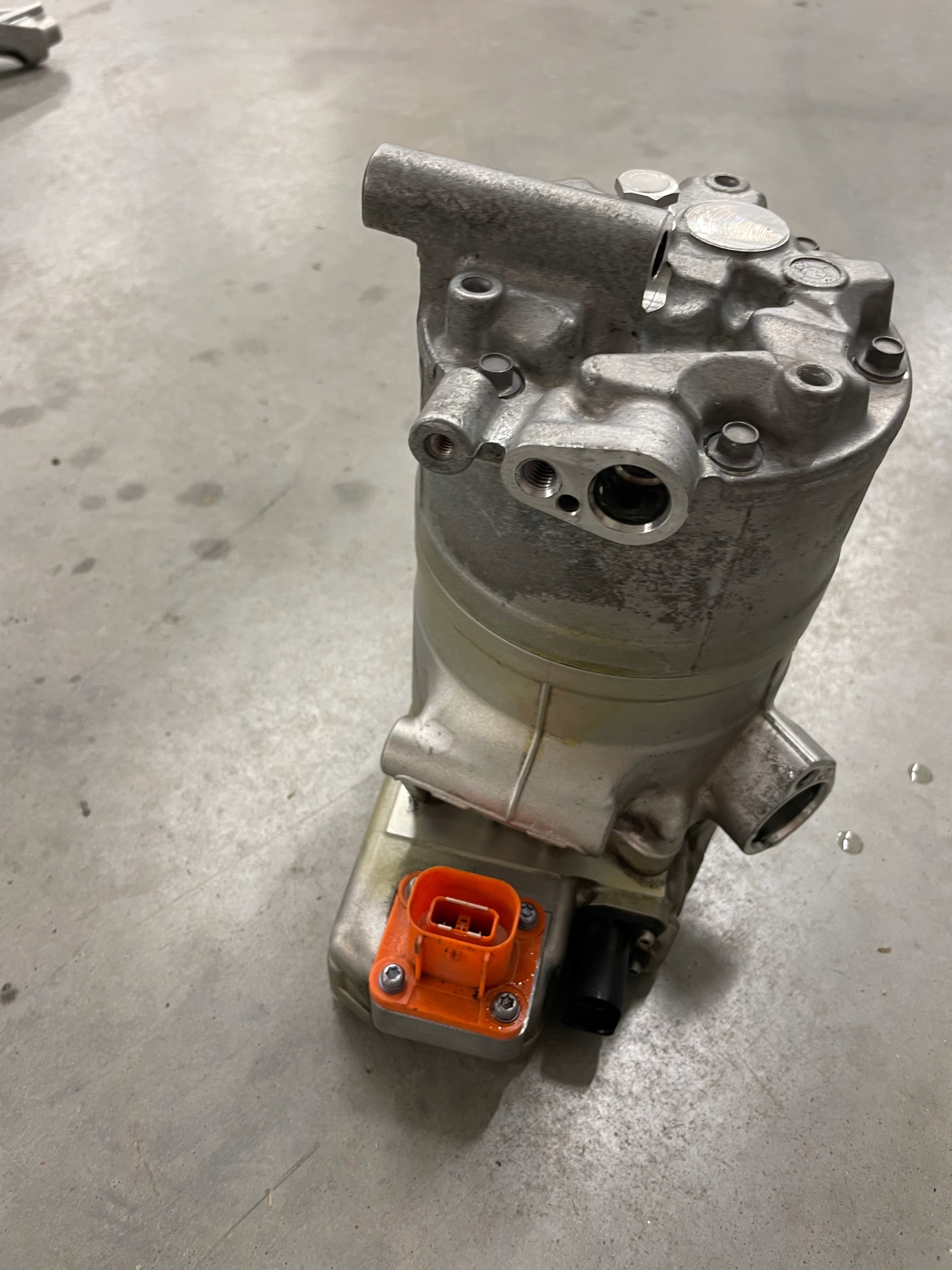 Компрессор кондиционера Q5 80A оригинал