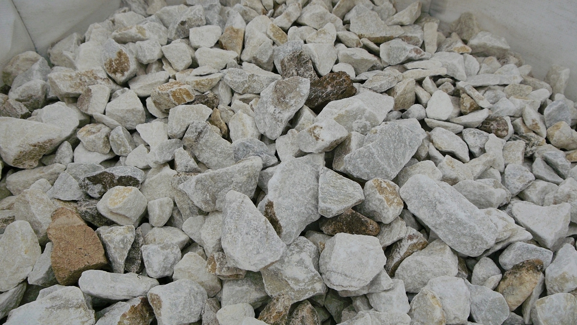 Gnejs Kora Kamienna Crystal White 32 Big bag