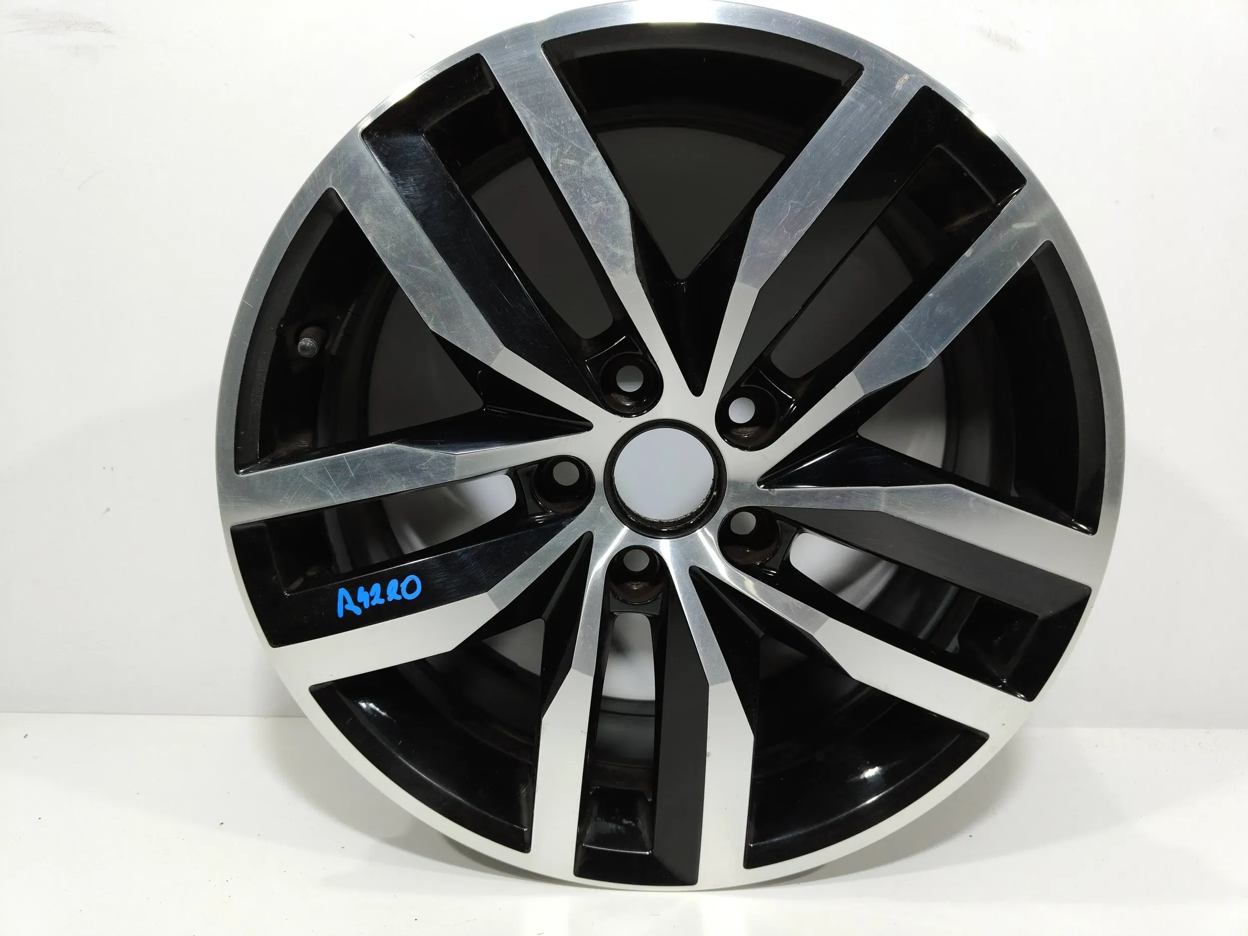 Volkswagen Golf VII Disk R17 Oem Pekný Celý