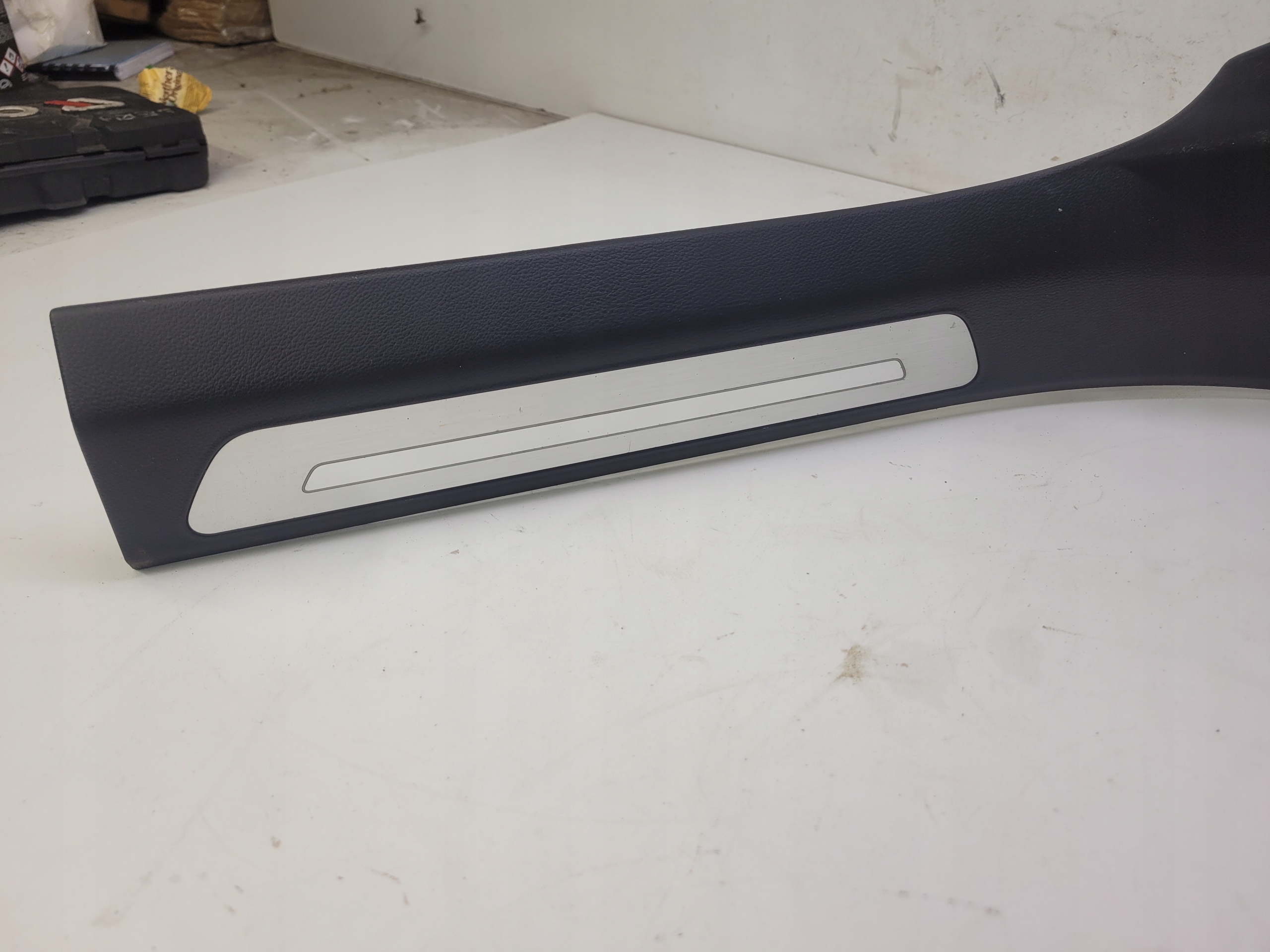 BLENDE ABDECKUNG DER SCHWELLE LED LINKS HECK AUDI A8 D4 4H4864607K