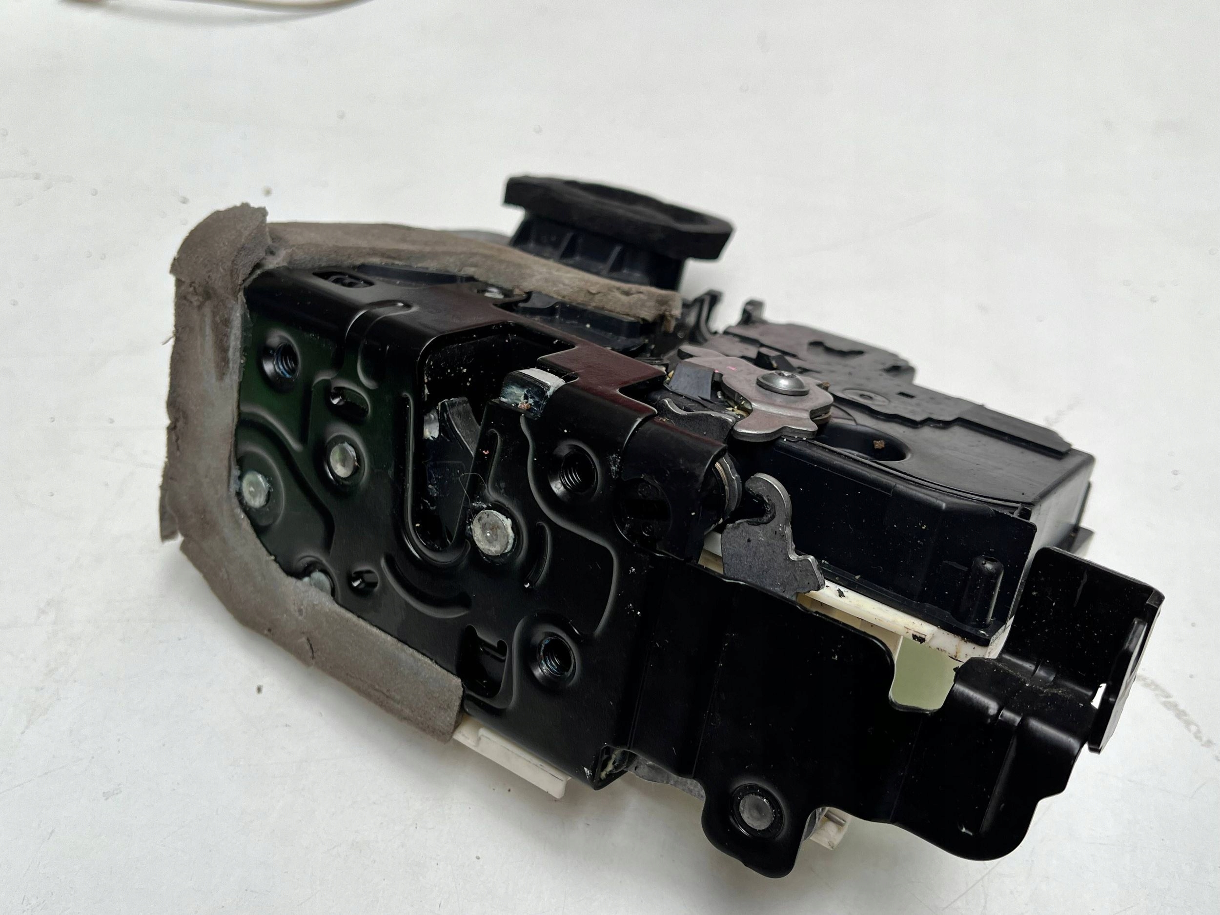 AUDI A6 C8 lock door left rear part 4K0839015R !J