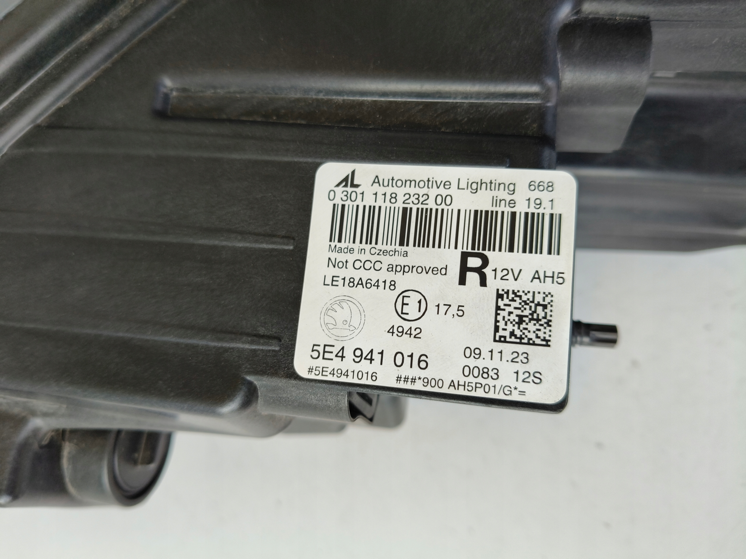 light right REFLEKTOR SKODA OCTAVIA IV 4 5E3 20- FULL LED