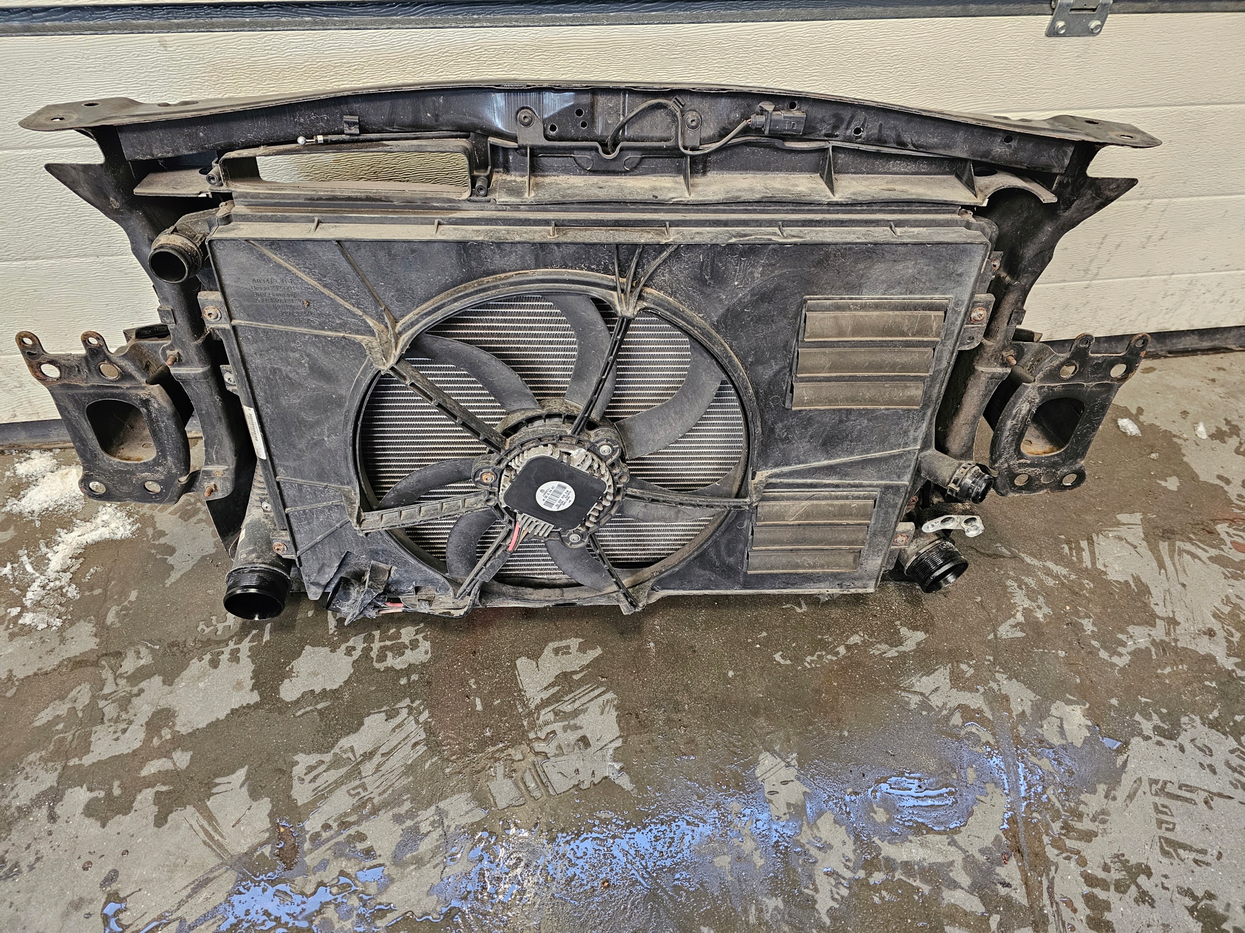 SKODA OCTAVIA 2 II LIFT 1.6 TDI support panel for radiators radiator fan