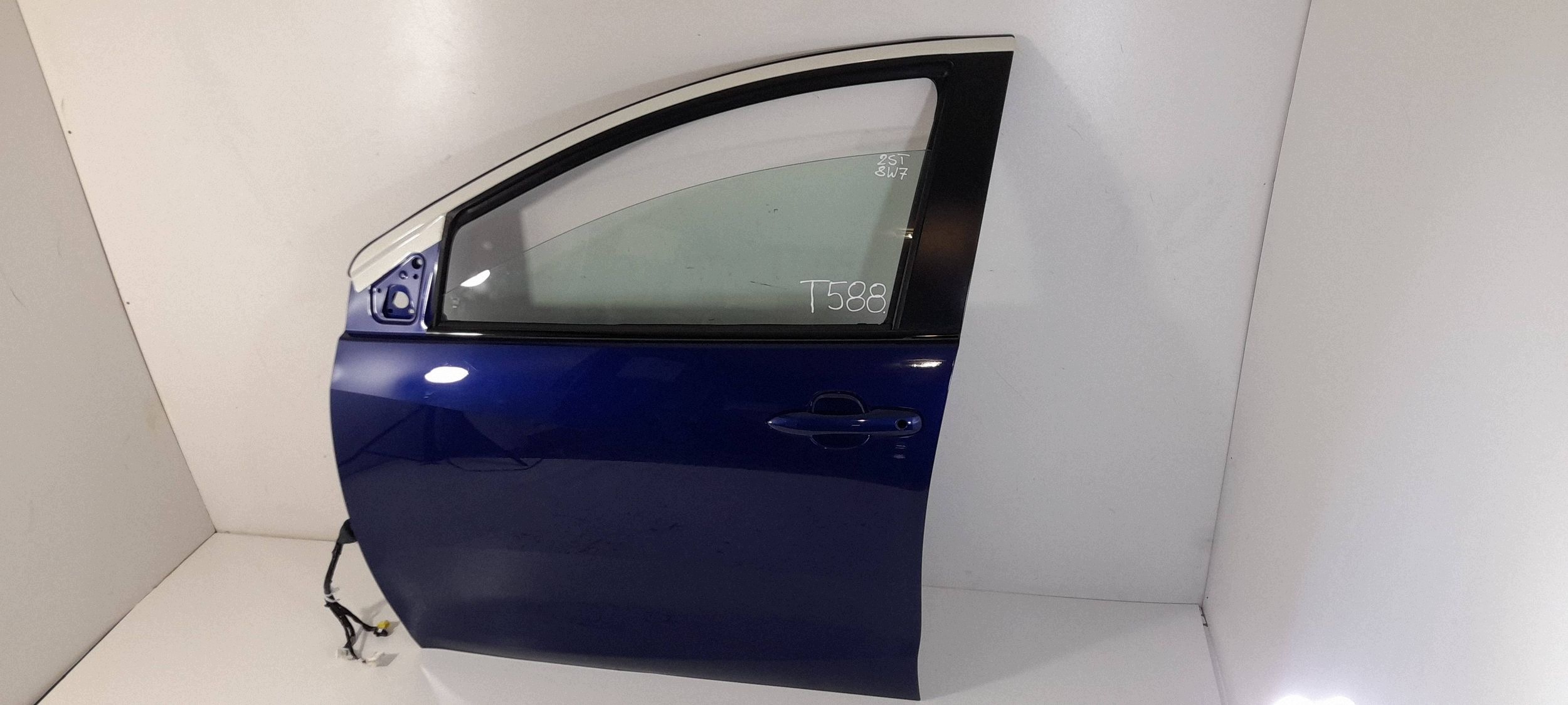 Toyota Yaris IV XP21 door front left 8W7/2ST (T588)
