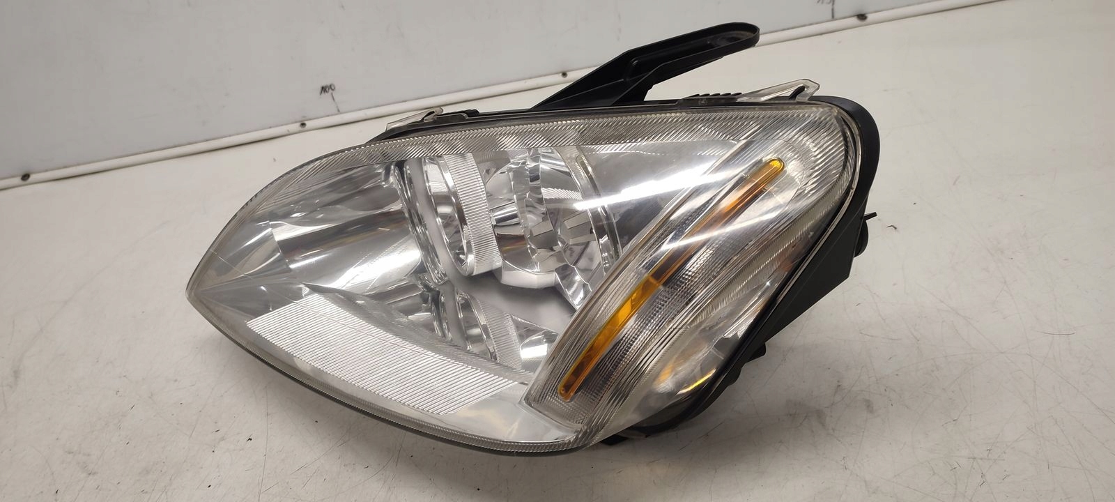 light front front left Ford C-MAX