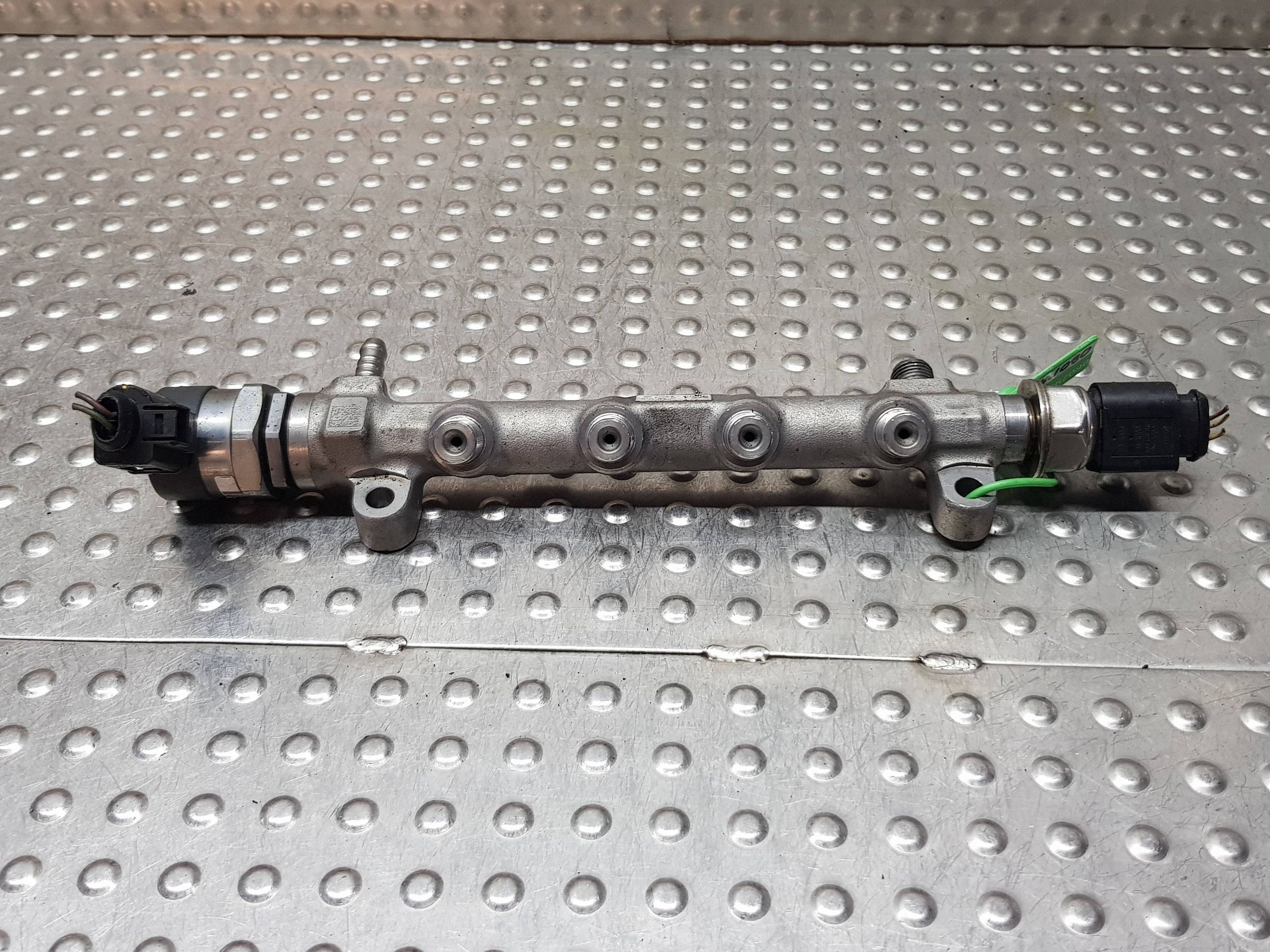 rampe injection capteurs 04L089B OCTAVIA III A3 8V LEON GOLF VII 2.0 TDI