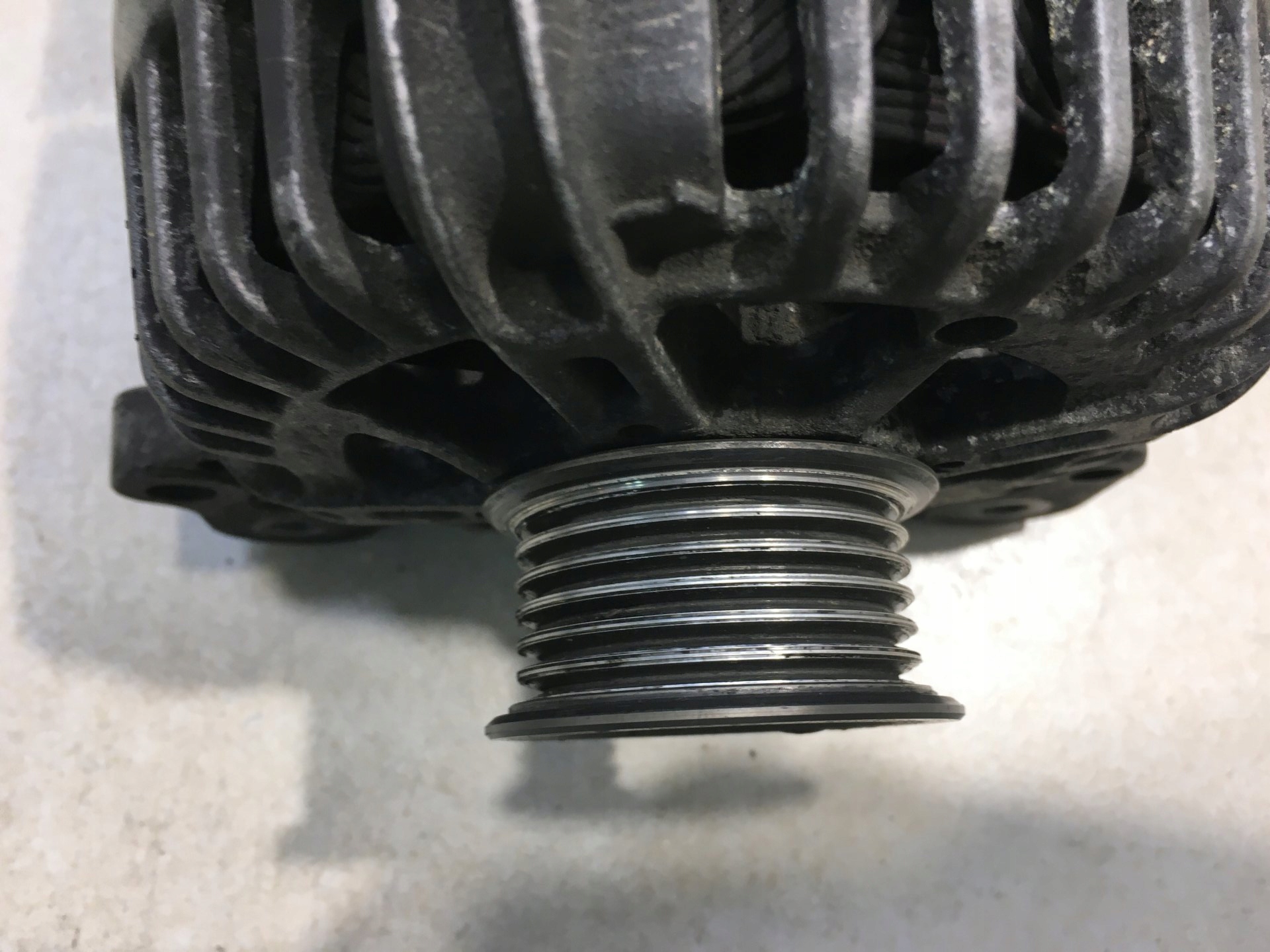 alternator GOLF V 1.6 FSI 03C903023B 2542731B