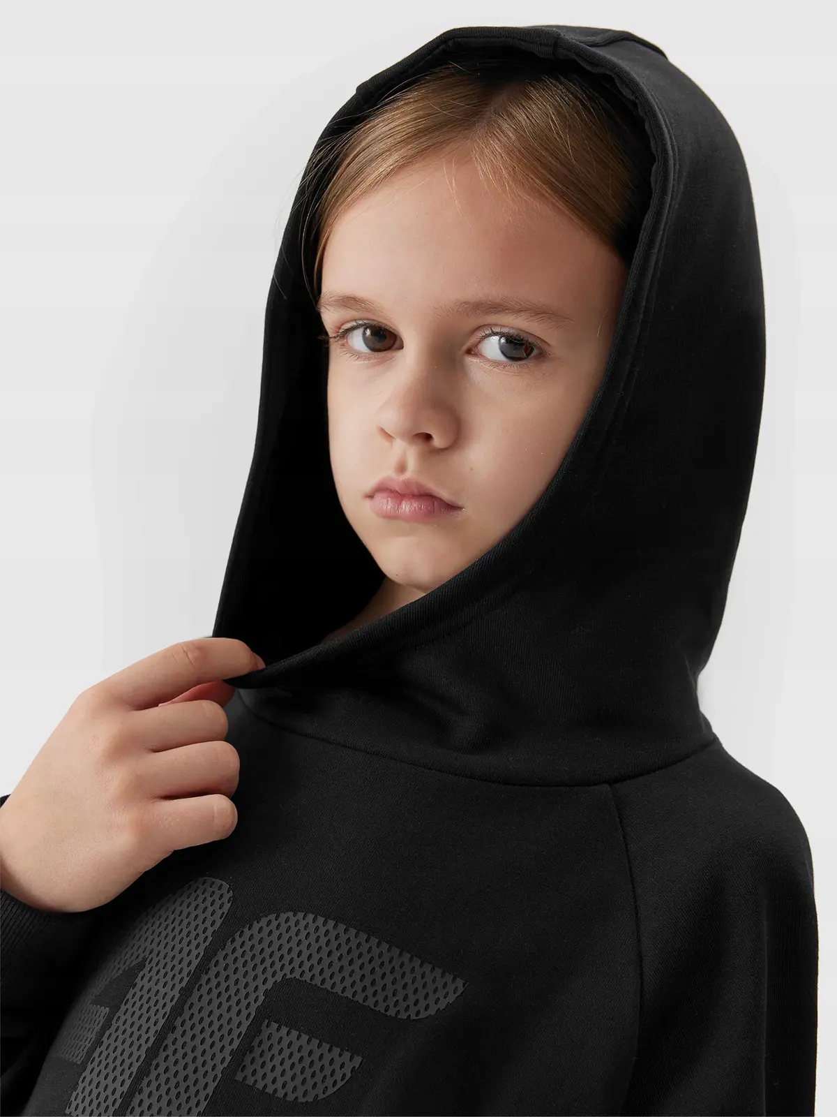 BLUZA CHŁOPIĘCA 4F DRESOWA Z KAPTUREM 4F AW23M626 Kolor czarny