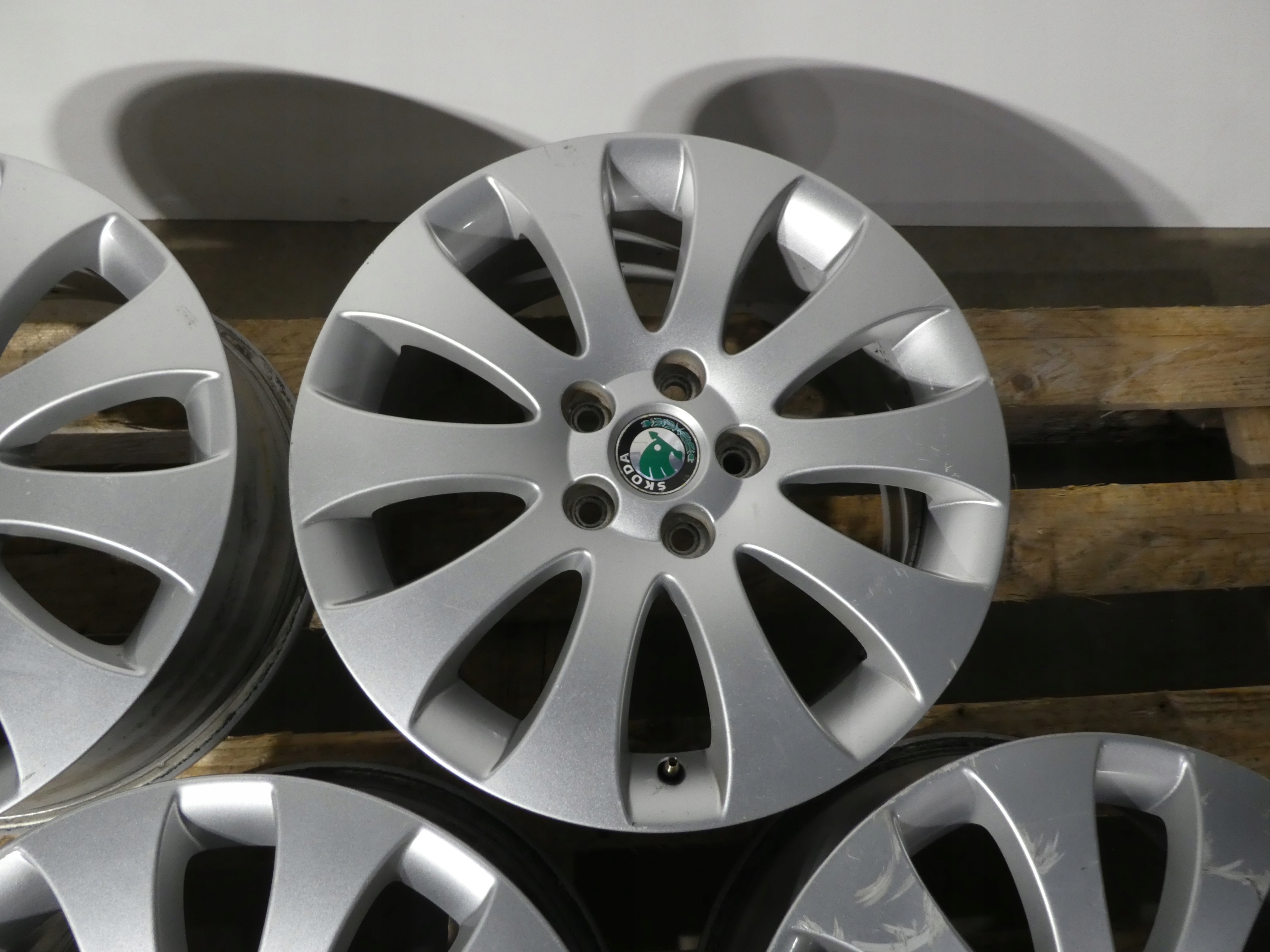 4X discs aluminium disc 3T0601025B SKODA 5X112