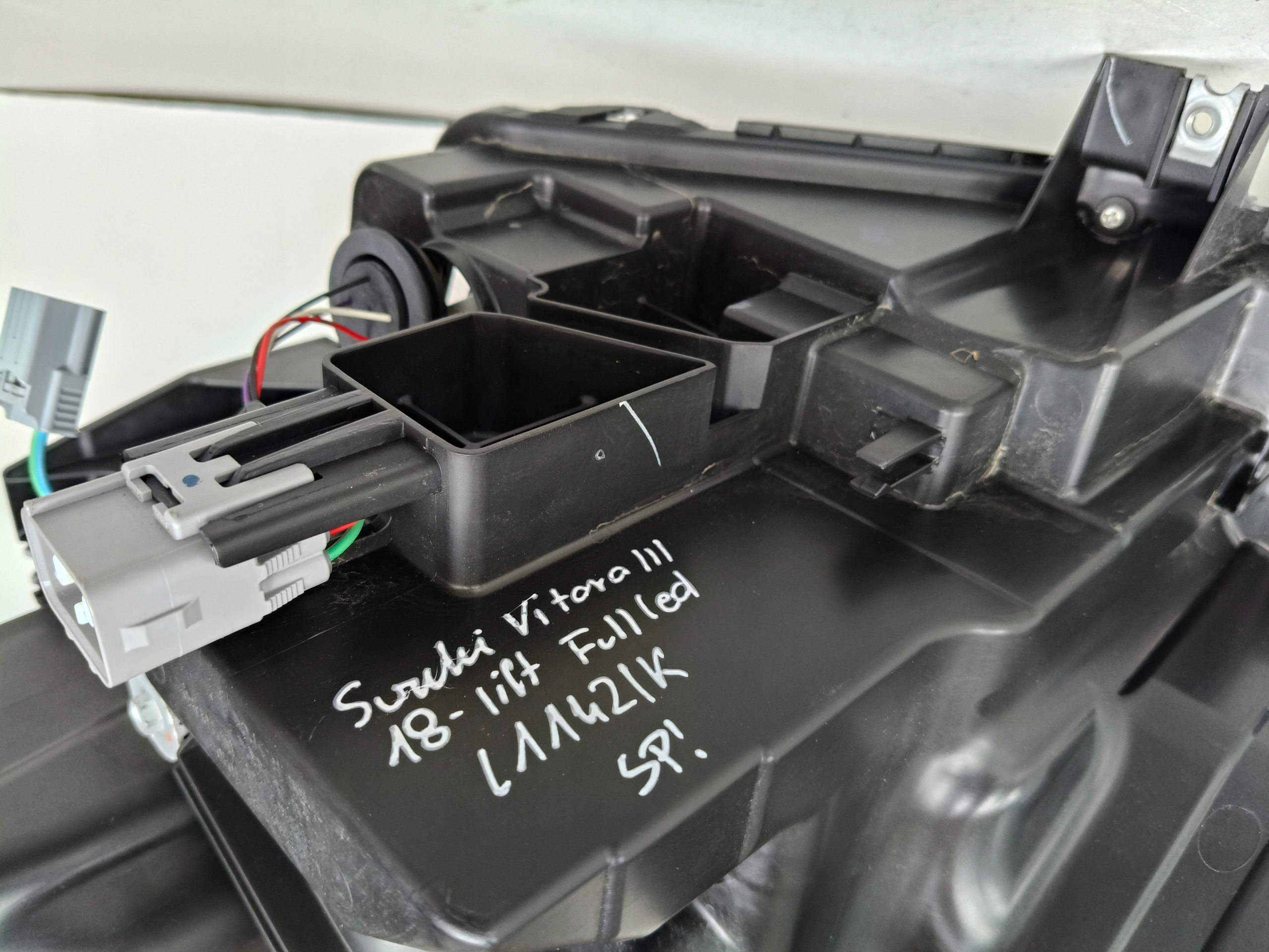 light right REFLEKTOR SUZUKI VITARA III 18- LIFT FULL LED