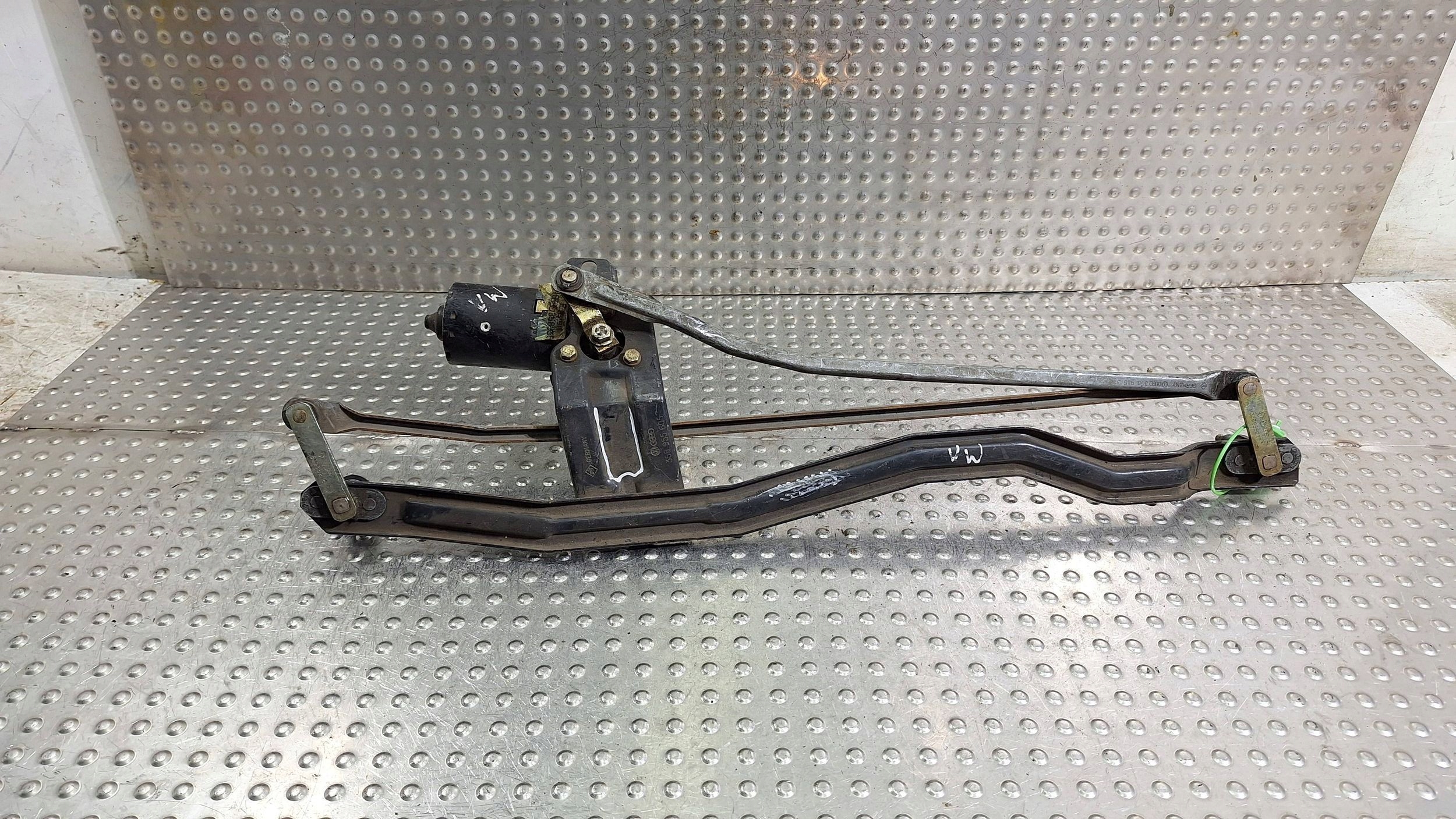 Gestänge Motor Wischer vorne 358955113A VW PASSAT B4