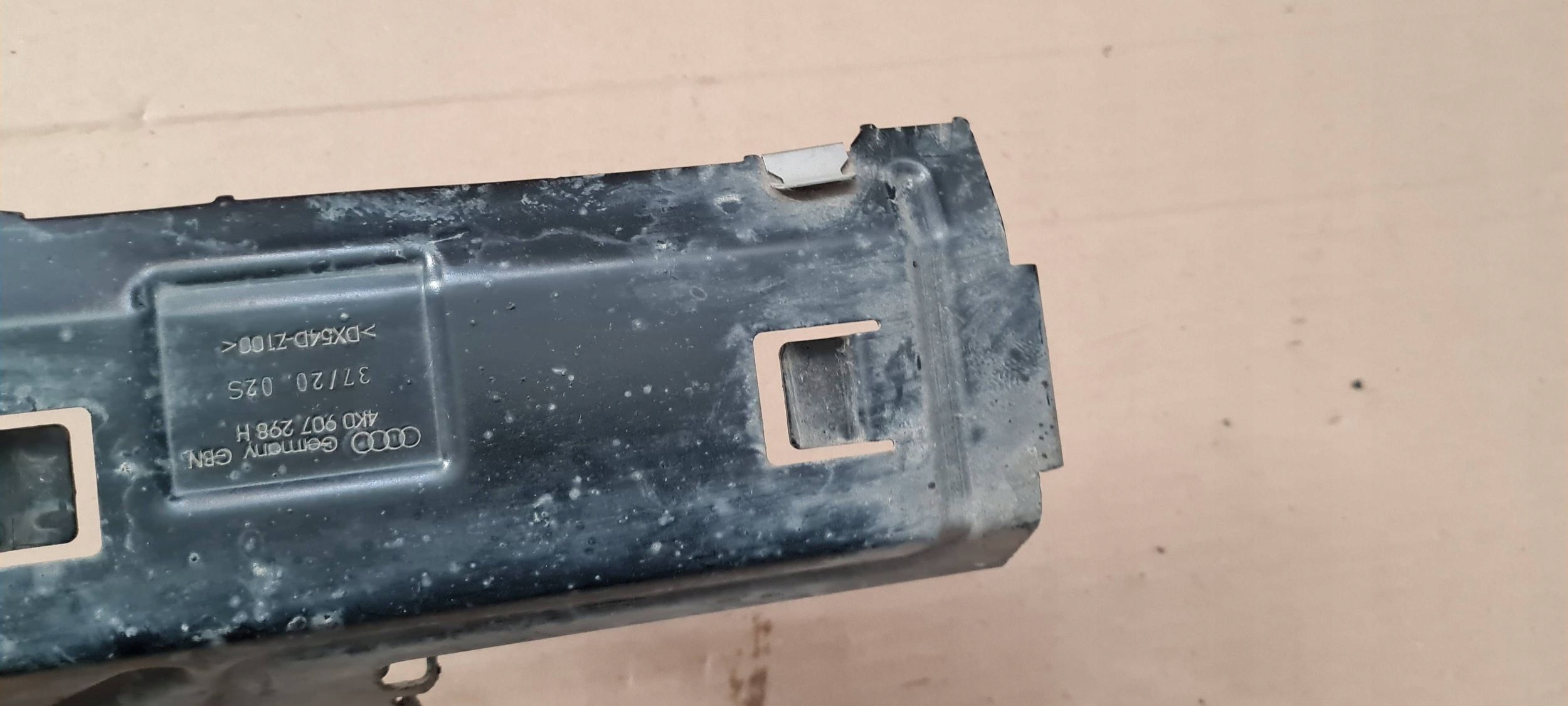 A6 C8 4K bracket cover pillar chassis 4K0907298H
