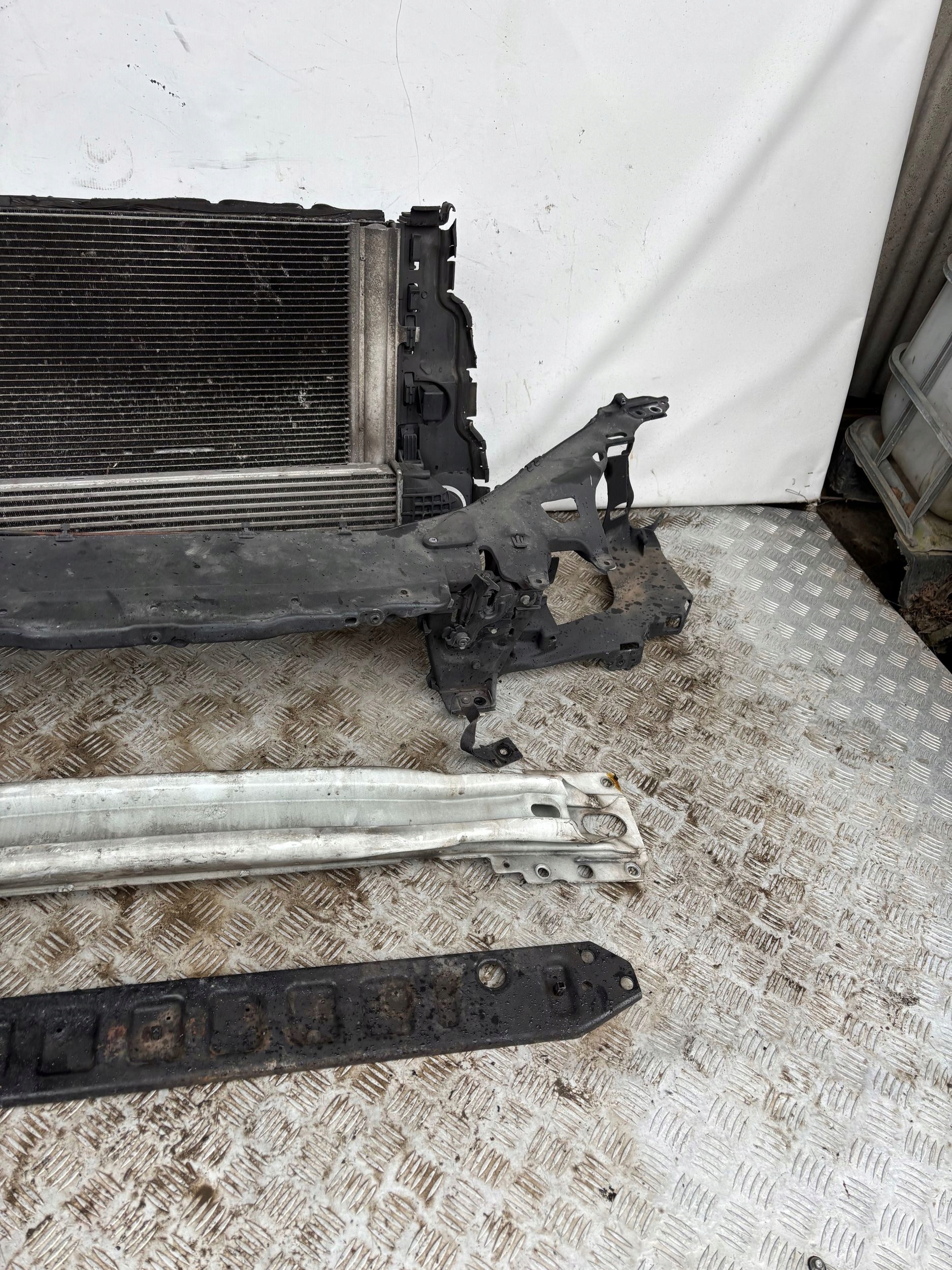 support panel for radiators sider radiator VOLVO V60 1.6D 10