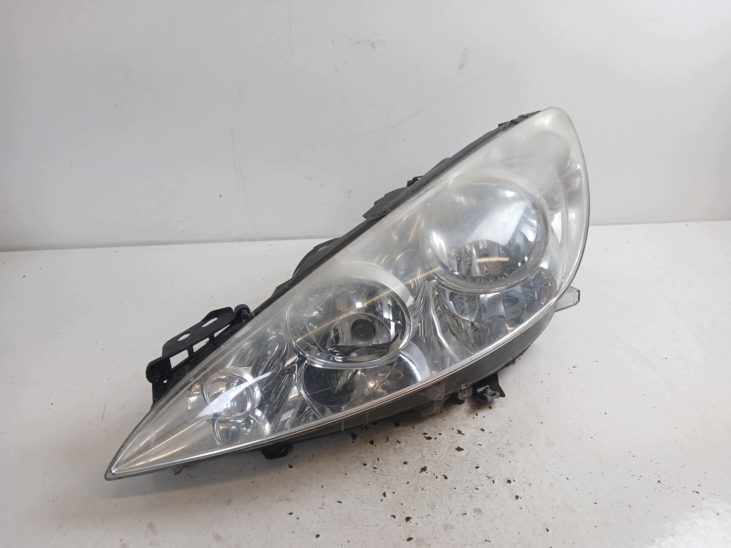 PEUGEOT 308 and light left front