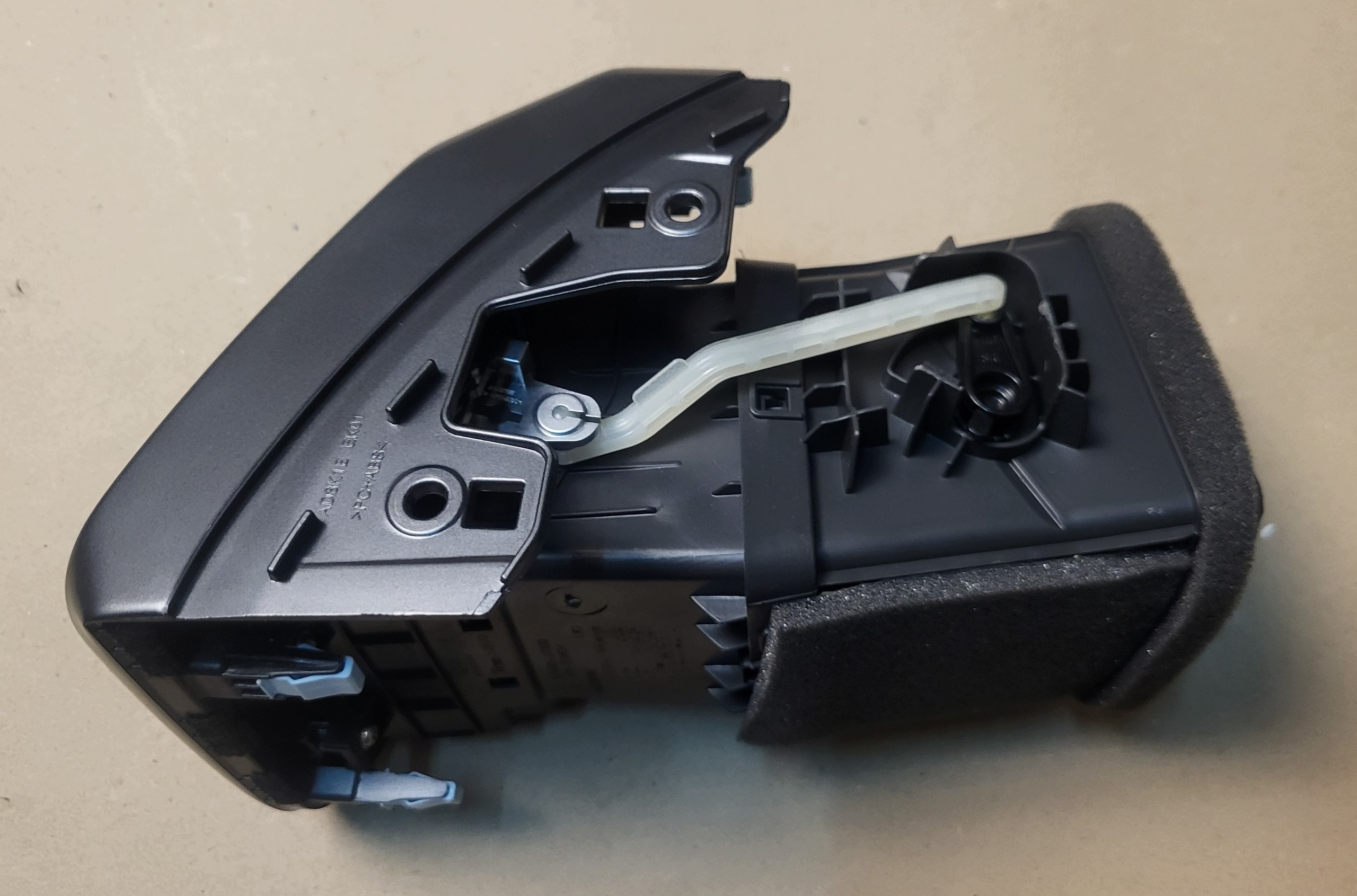 grid air conditioning devices air right side front KIA CEED III LIFT 1.5 T-GDI OE