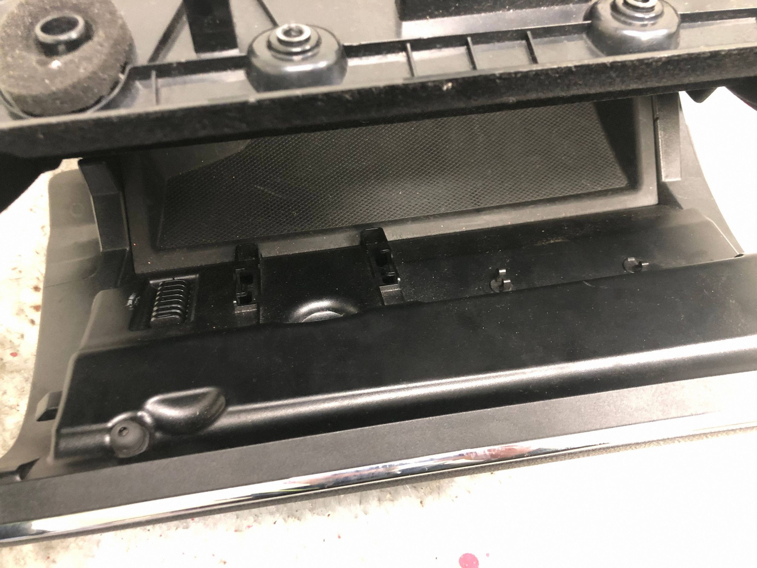boîte a gant passager console MERCEDES W204 berline A2046800091