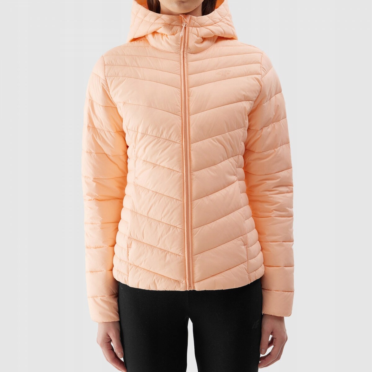 4F Dámská bunda s kapucí péřová zimní teplá klasická sportovní vel. S