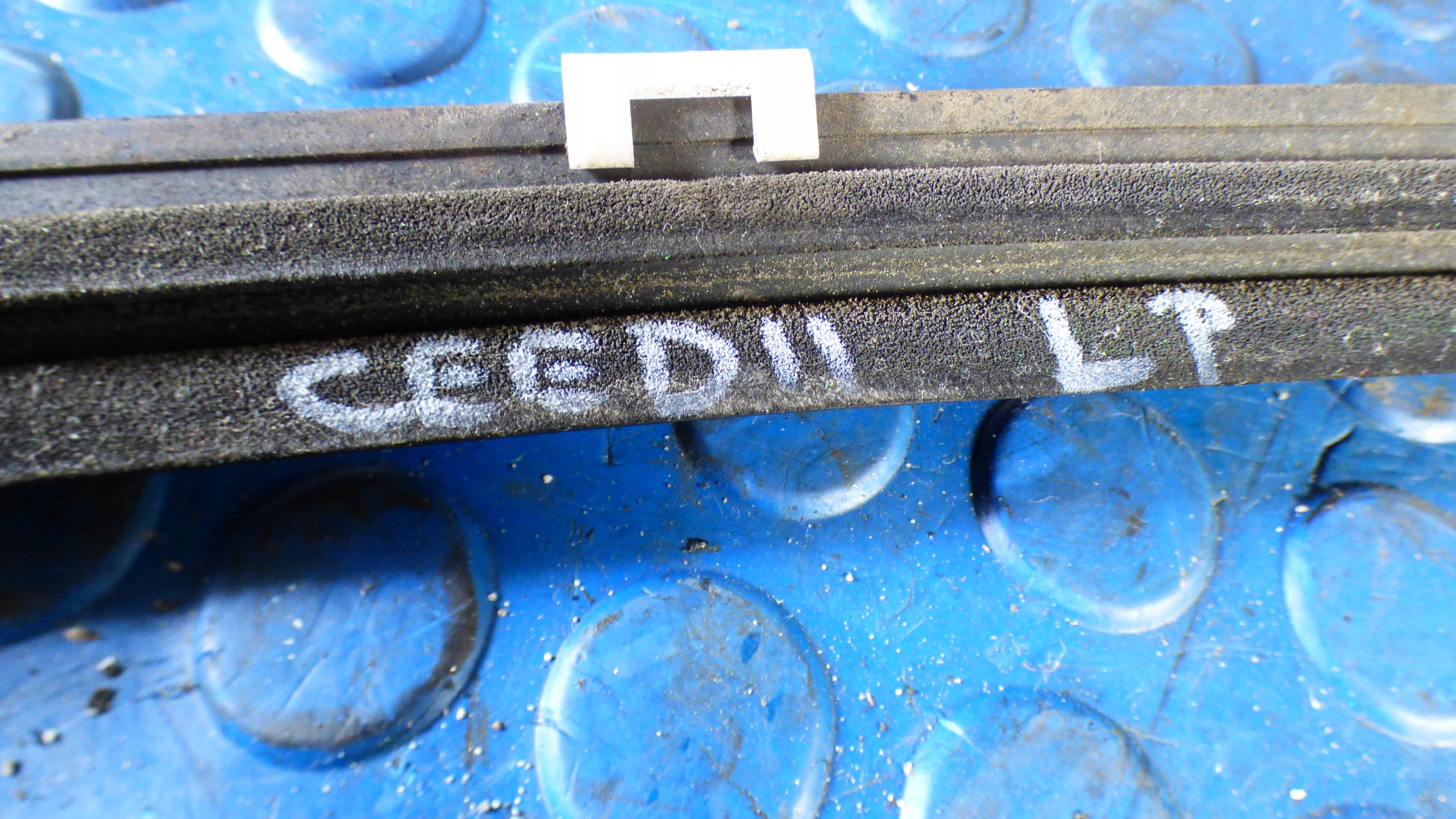 moulding dust parapetowa left front KIA CEED II