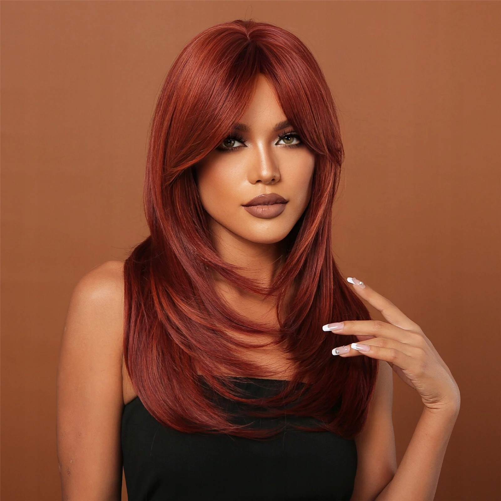 Karmínově červená vrstvená paruka Ravena s ofinou