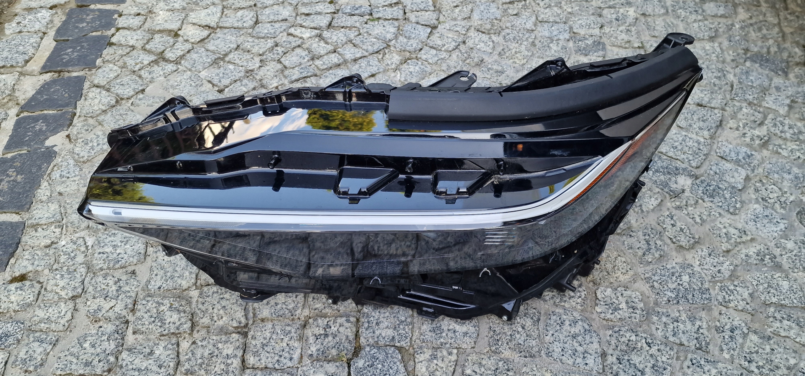 TOYOTA BZ4X LIGHT LEFT LENS