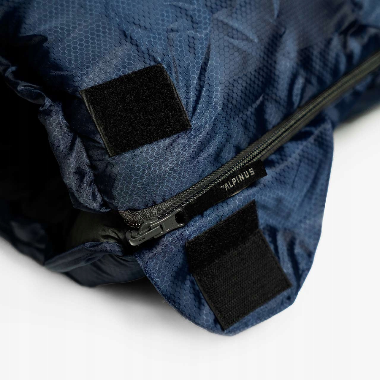 ALPINUS CLASSIC WARM 1000 ŚPIWÓR KOPERTA MUMIA Kolor dominujący odcienie niebieskiego