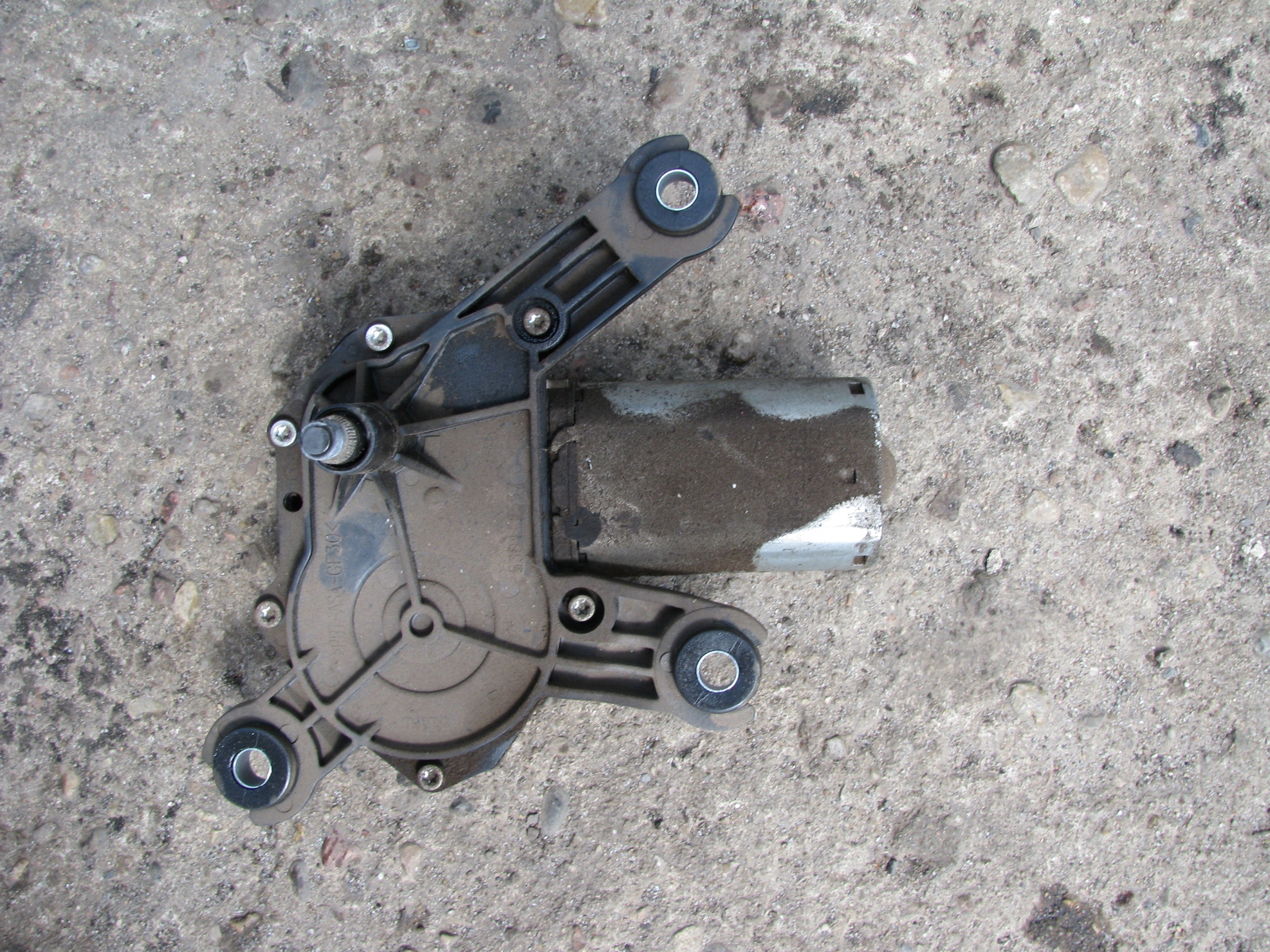 SILNICZEK WYCIERACZKI KLAPY TYL OPEL VECTRA C LIFT HB 5D