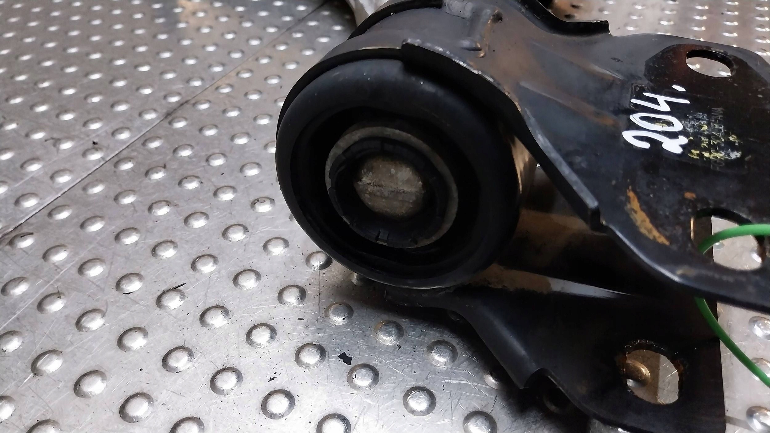 arm left front FG9C-3C403-ANA FORD MONDEO MK5