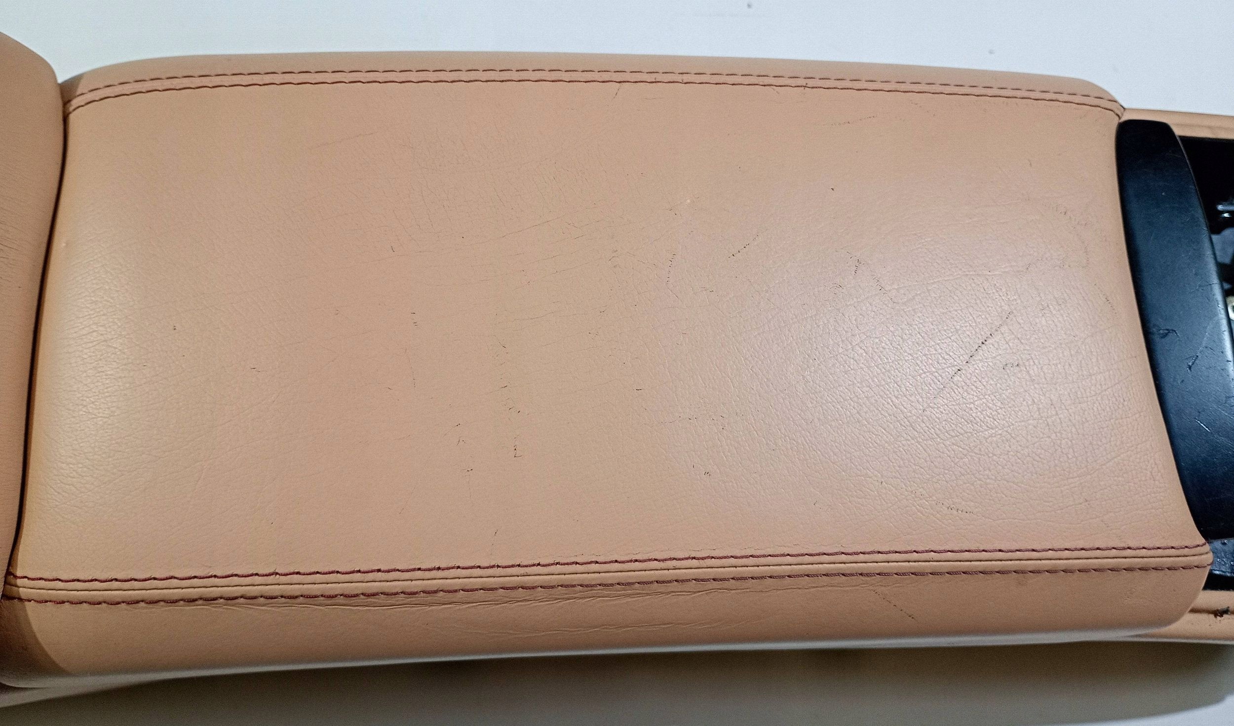console tunnel central armrest cupholder Maserati GranTurismo 2008
